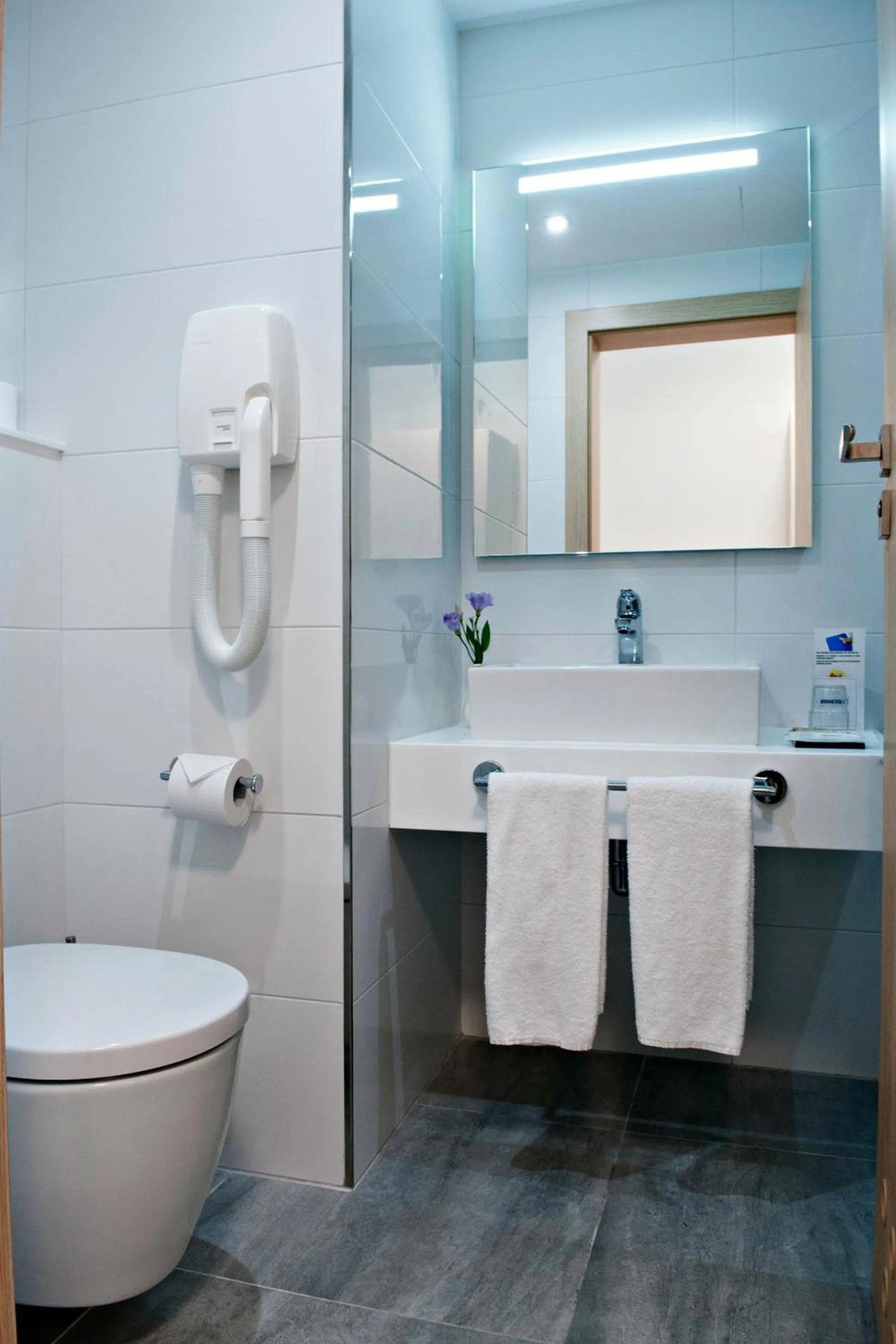 Bathroom in Hotel Santana