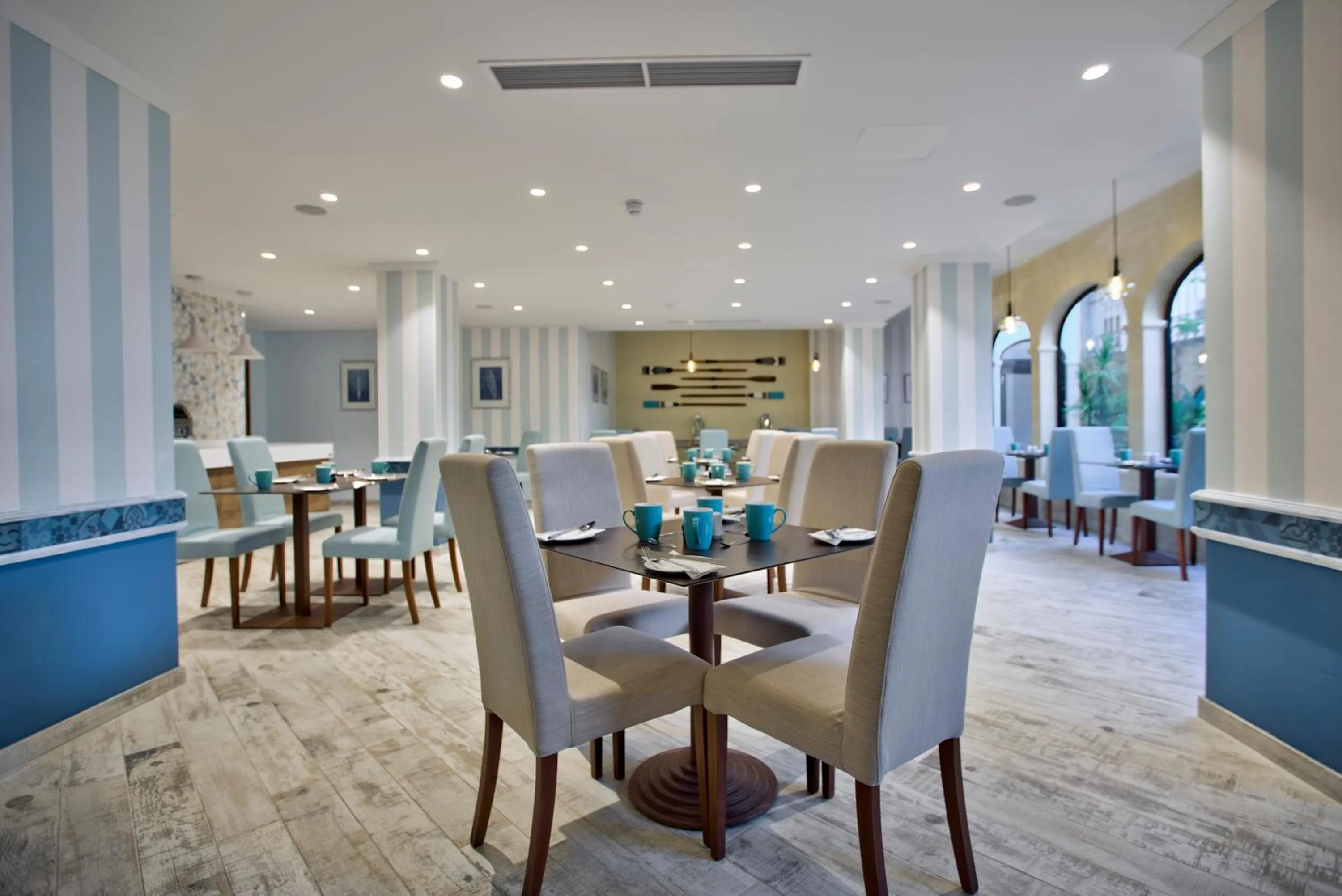 Restaurant/places to eat in Hotel Santana