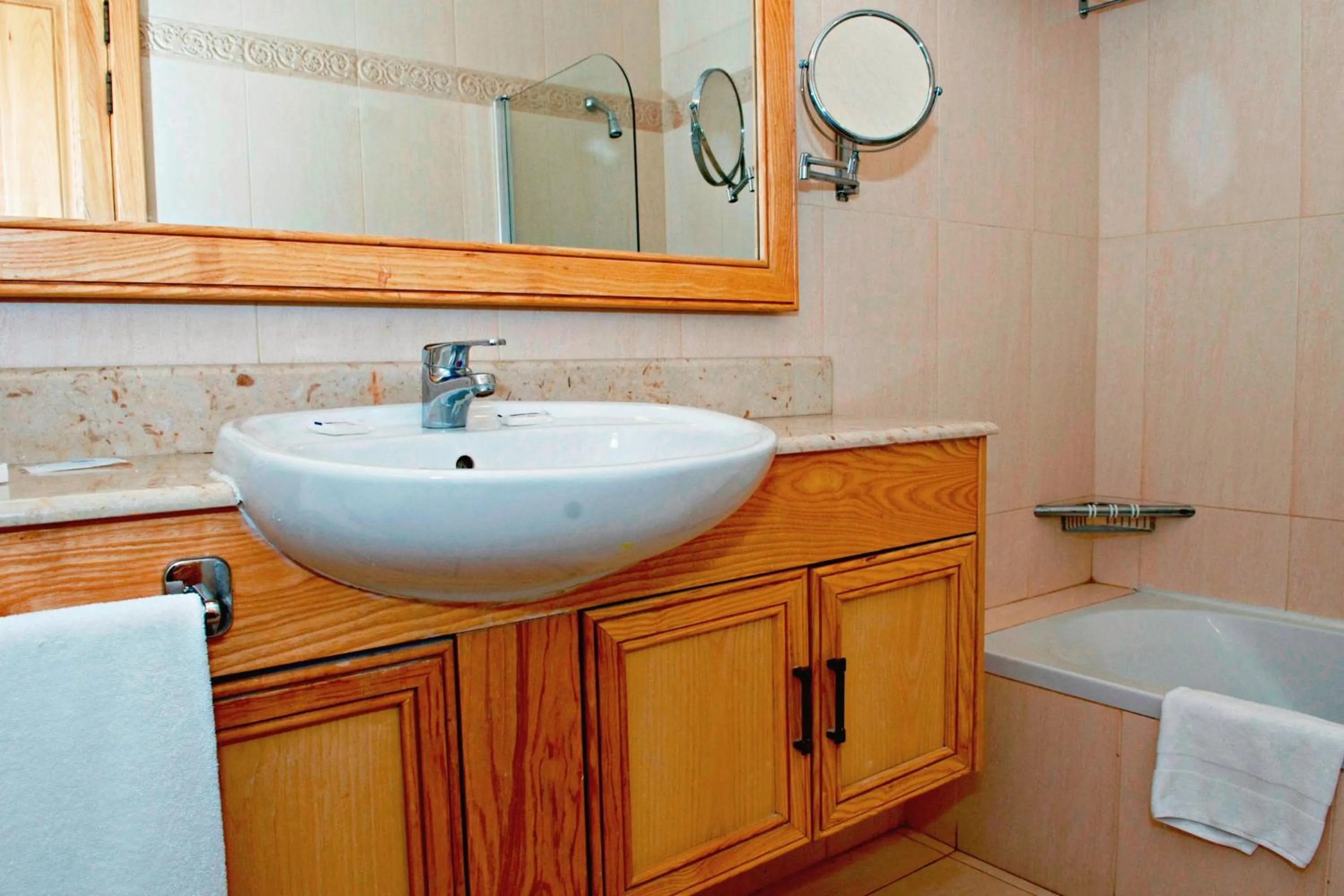 Bathroom in Hotel Santana