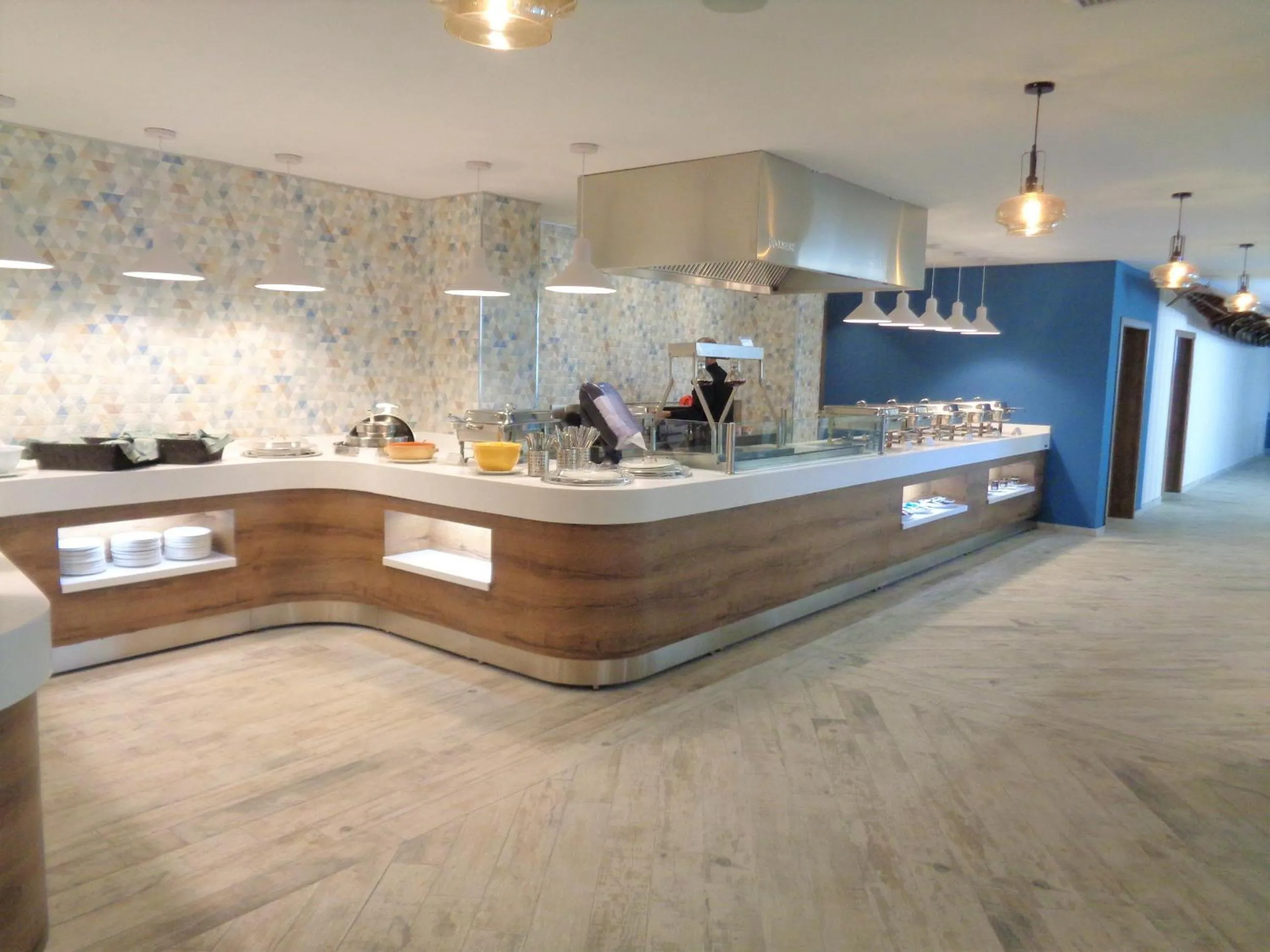 Restaurant/places to eat in Hotel Santana