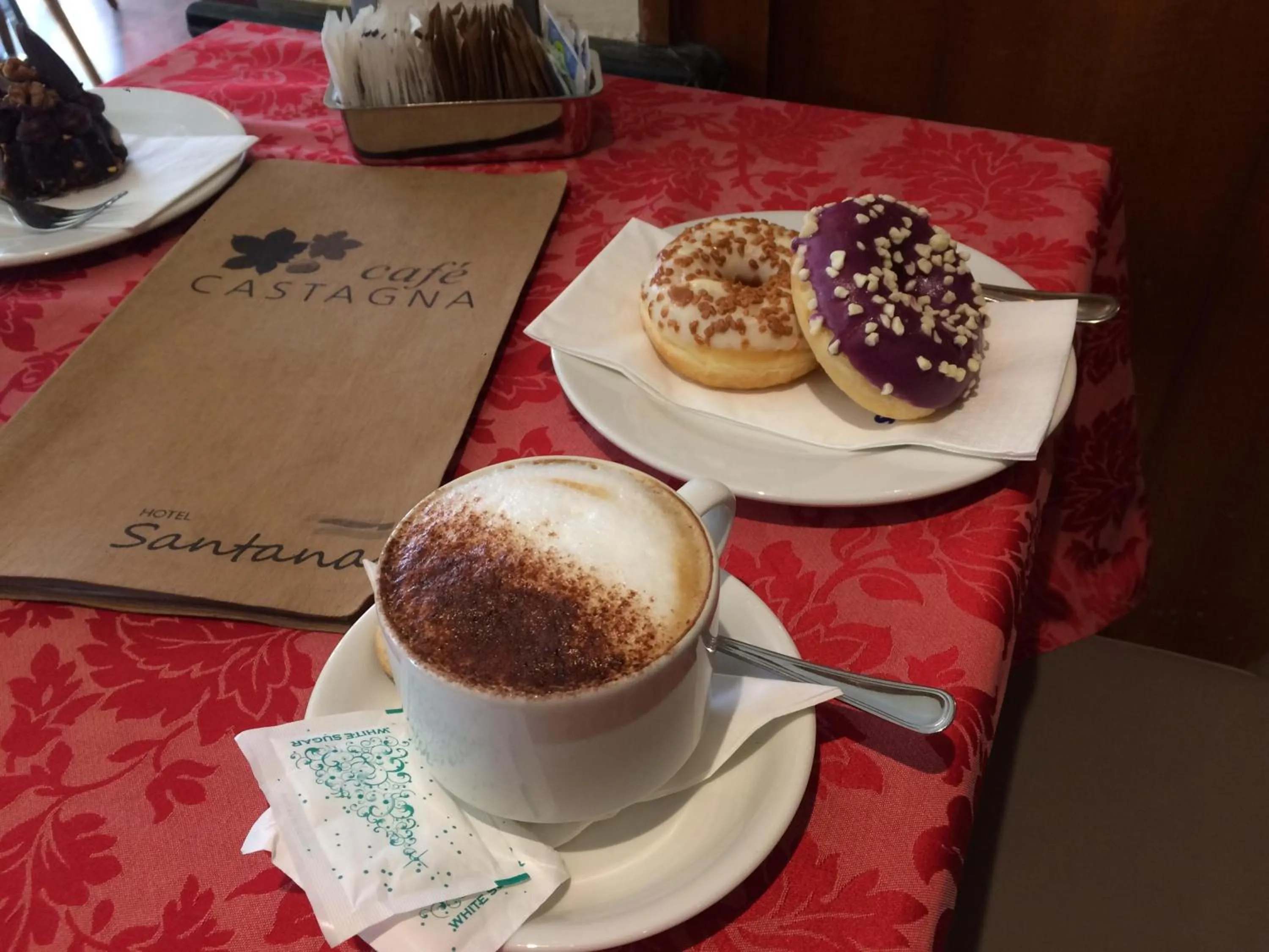 Restaurant/places to eat in Hotel Santana