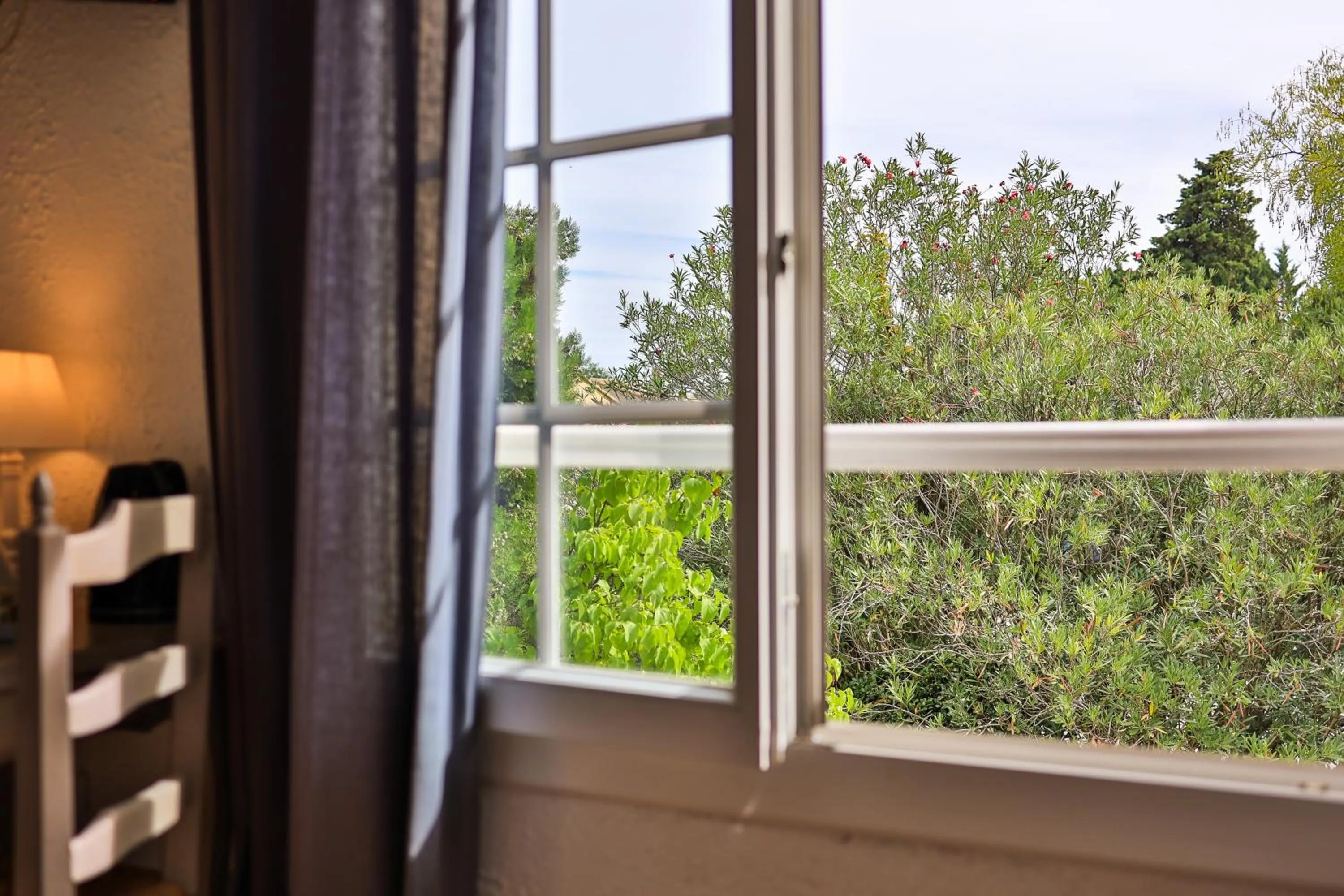 Garden view in Logis Hôtel Castel Mouisson