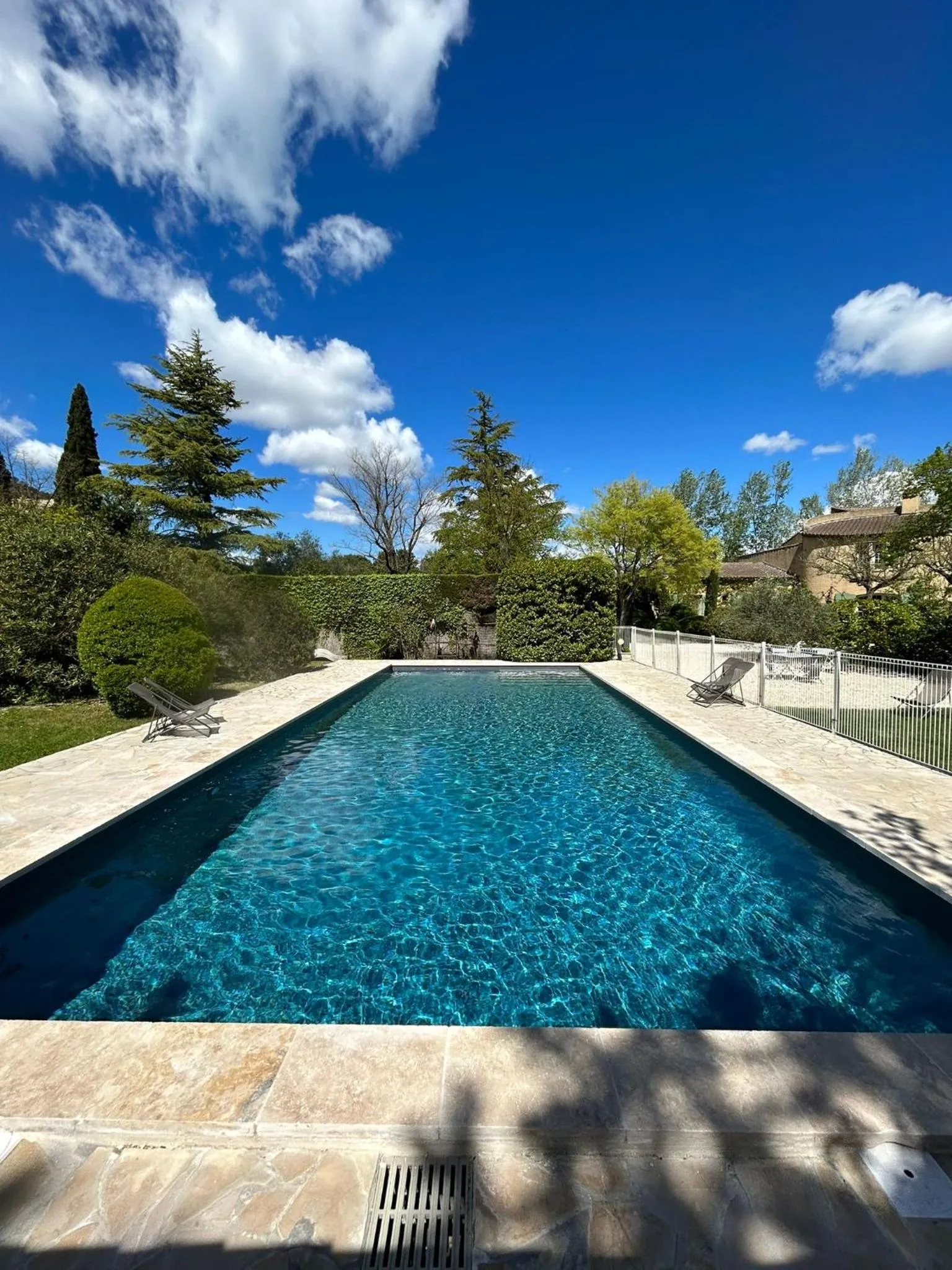 Swimming pool in Logis Hôtel Castel Mouisson