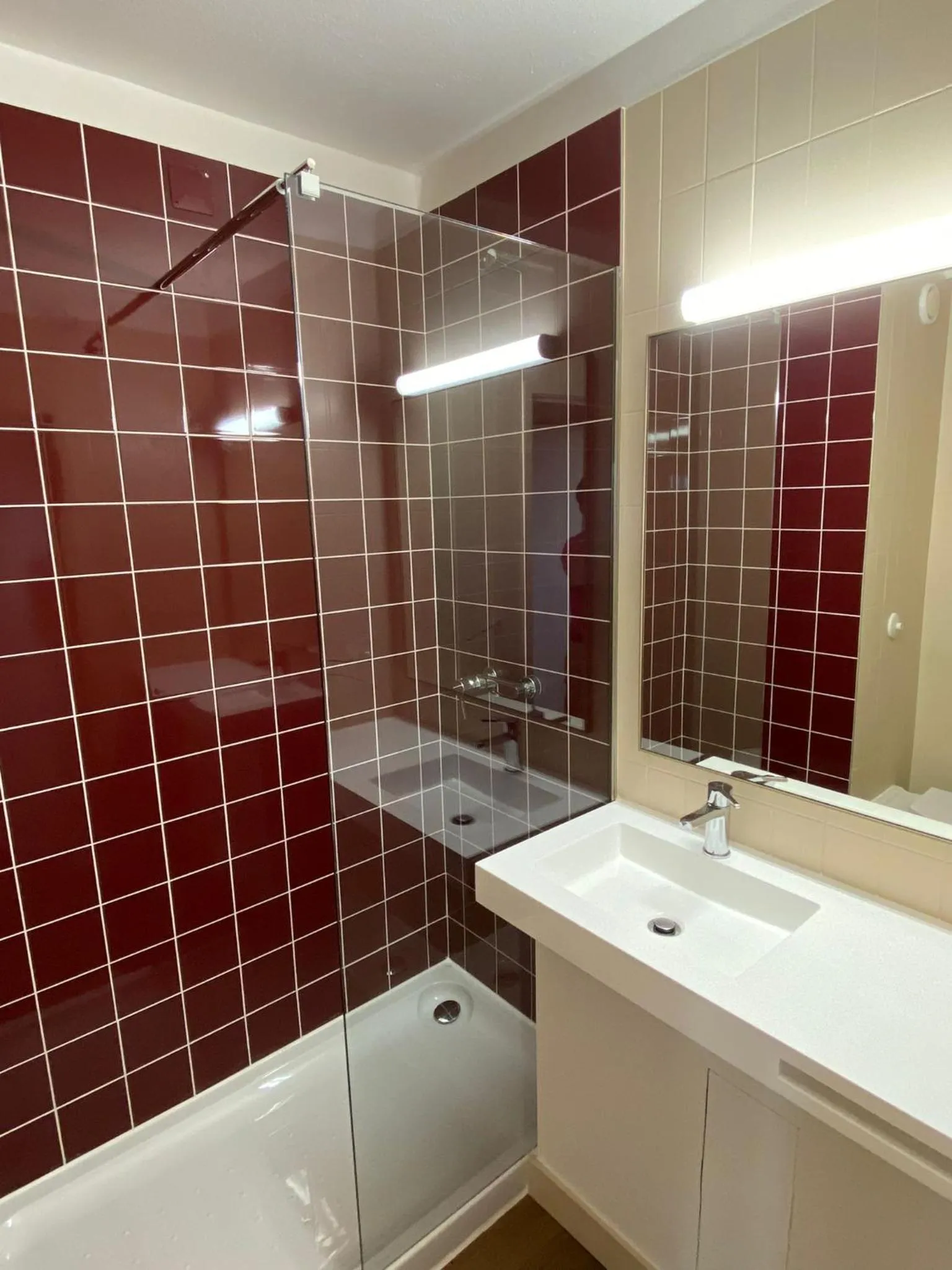 Shower in Flag Hotel Lisboa Oeiras