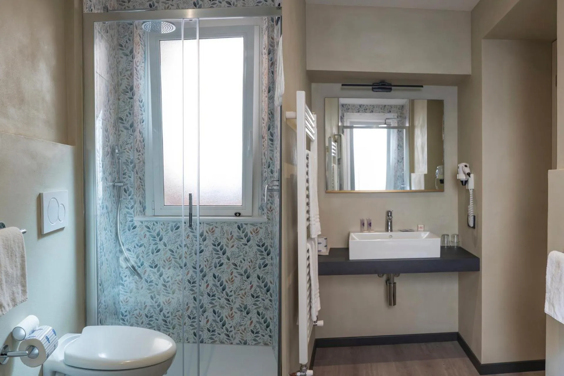 Shower in Cavour 30TRE - Hotel Moderno