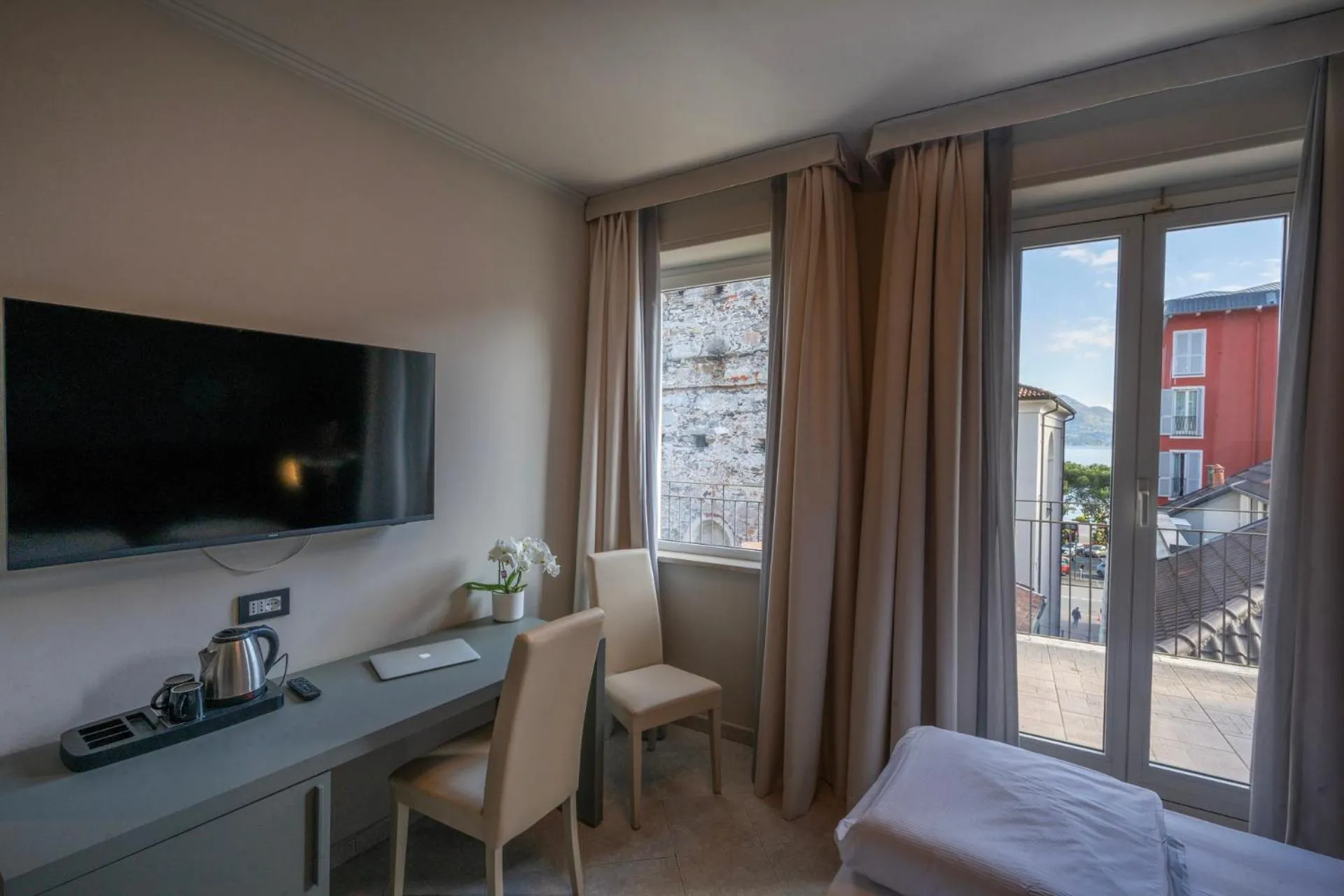 TV and multimedia, Bed in Cavour 30TRE - Hotel Moderno