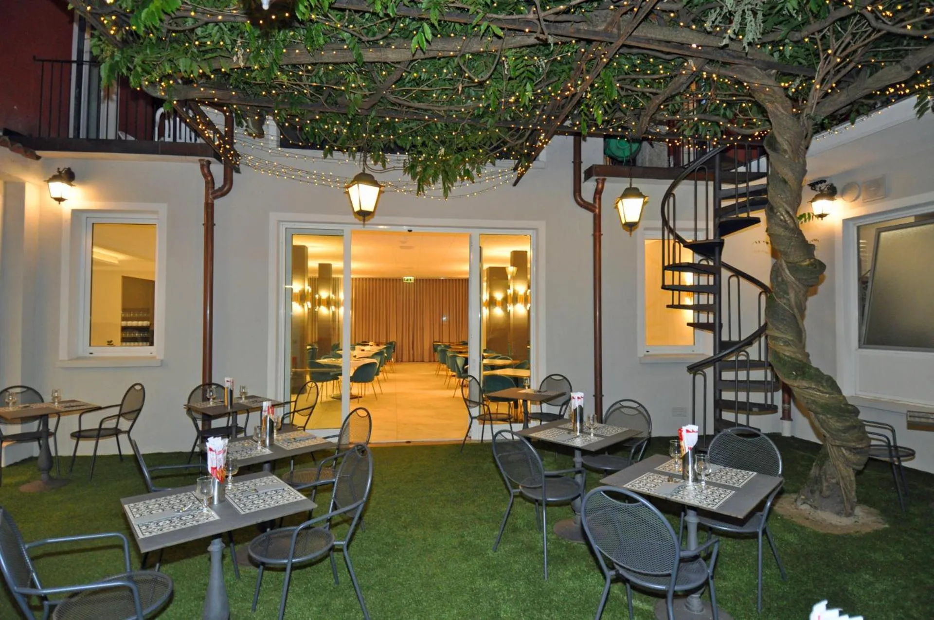 Patio in Cavour 30TRE - Hotel Moderno