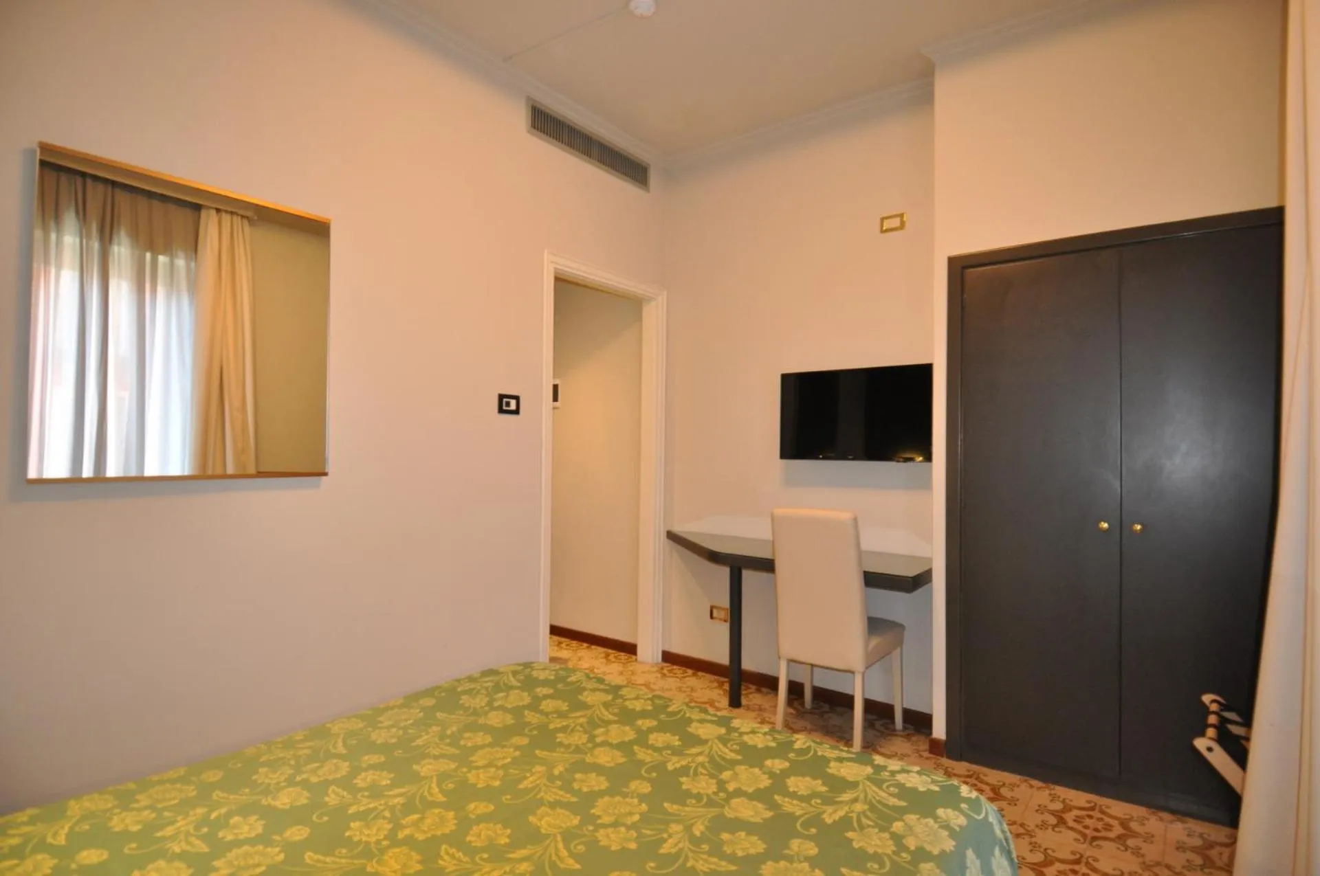 Photo of the whole room, Bed in Cavour 30TRE - Hotel Moderno