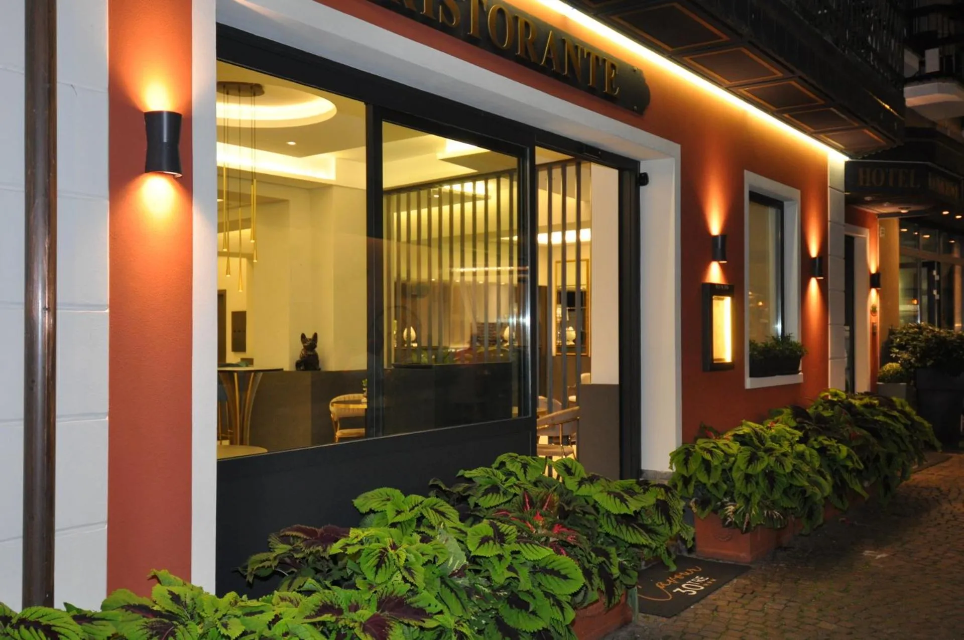 Property building in Cavour 30TRE - Hotel Moderno