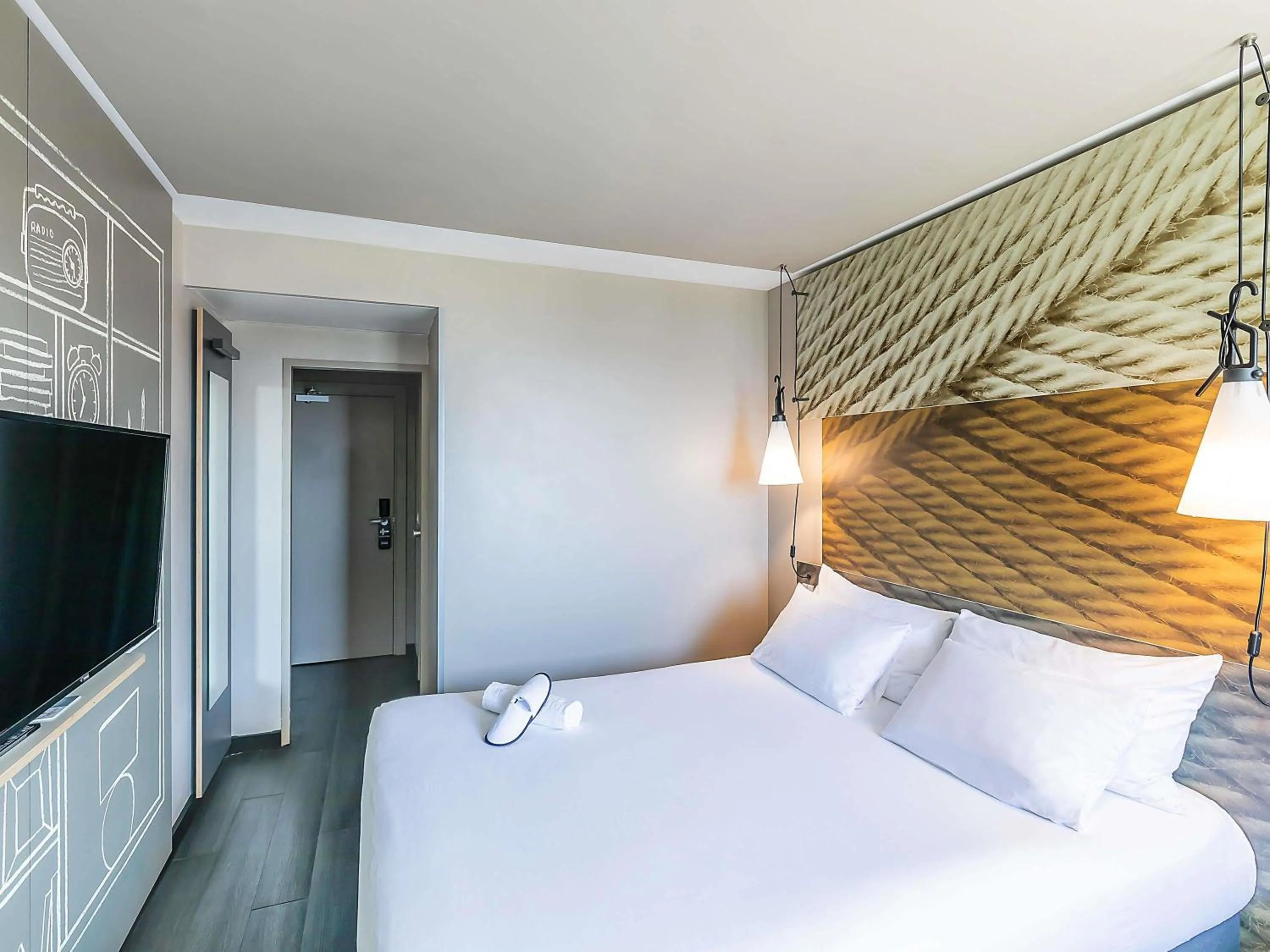 Bedroom, Bed in Hotel ibis Lisboa Liberdade