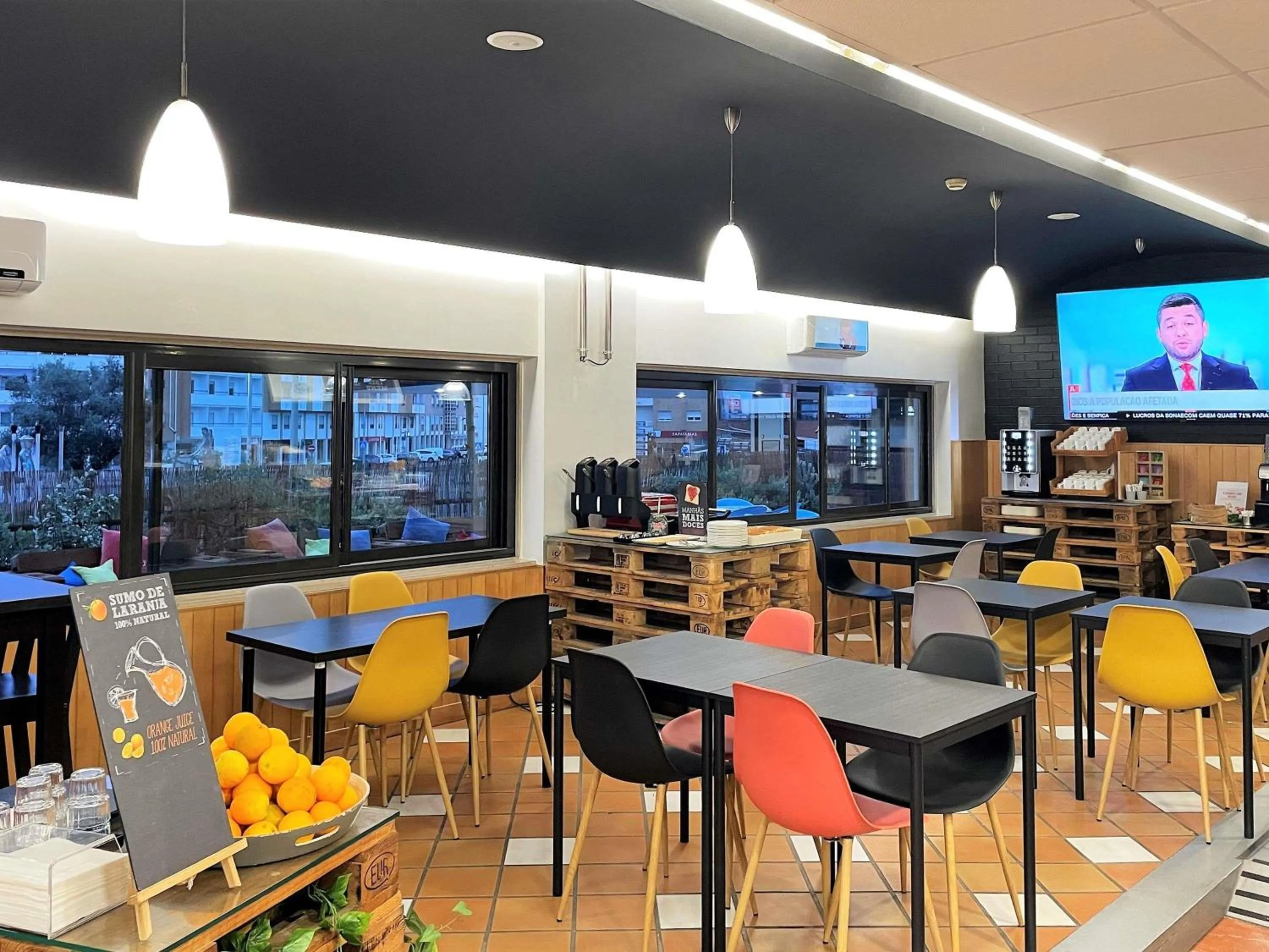 Restaurant/places to eat in Hotel ibis Leiria Fatima