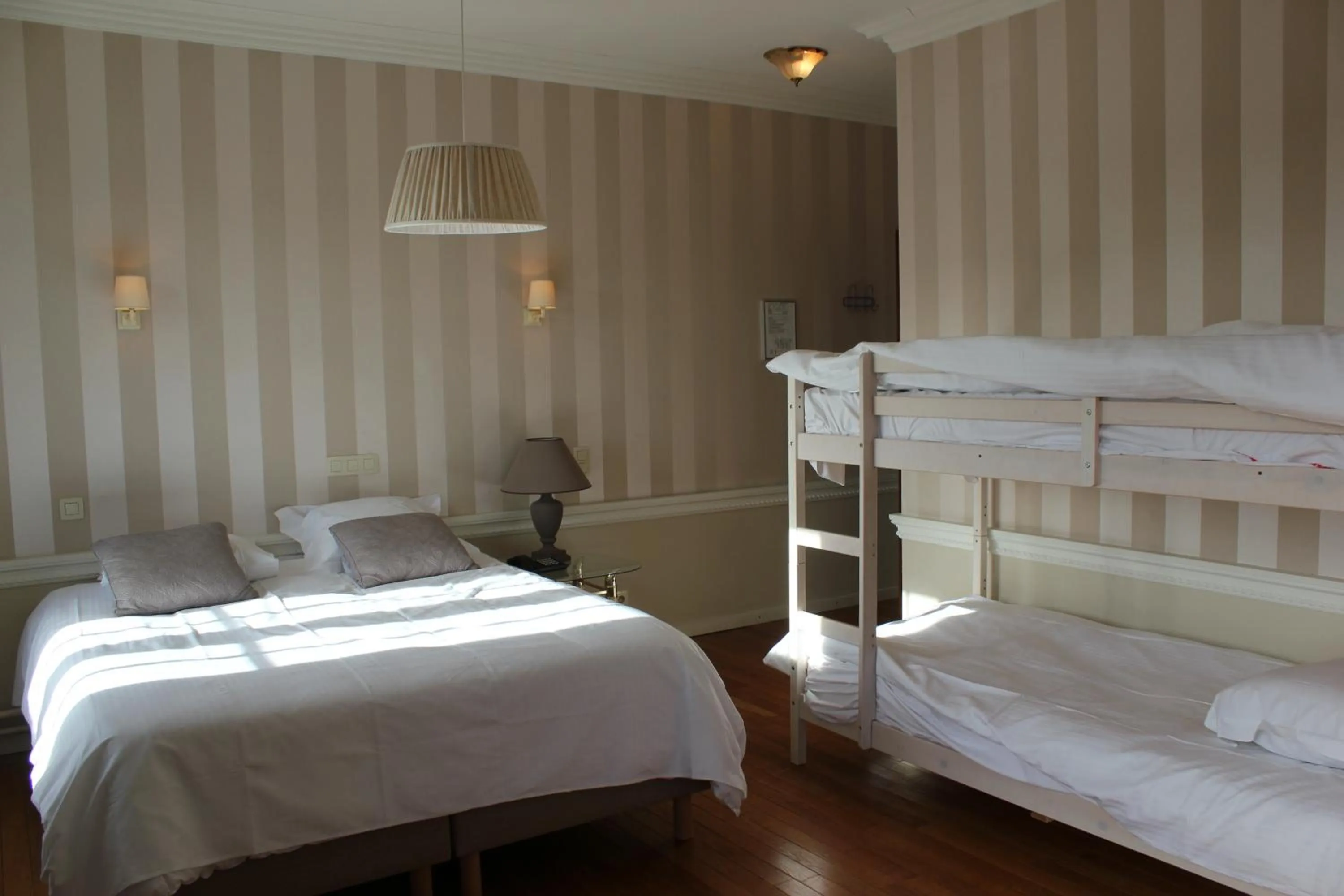 Bed in Hotel Lodewijk Van Male