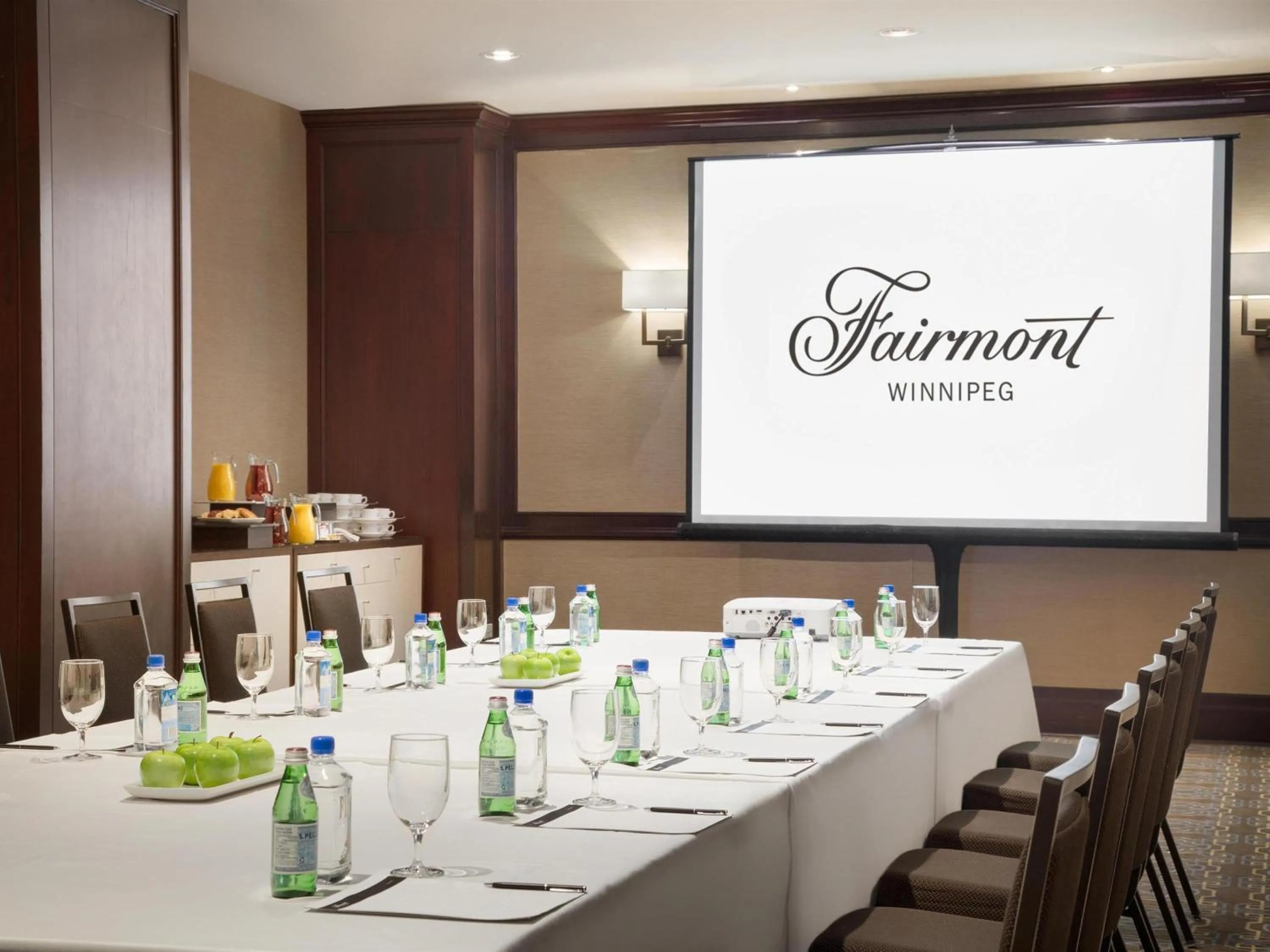 Meeting/conference room in Fairmont Winnipeg