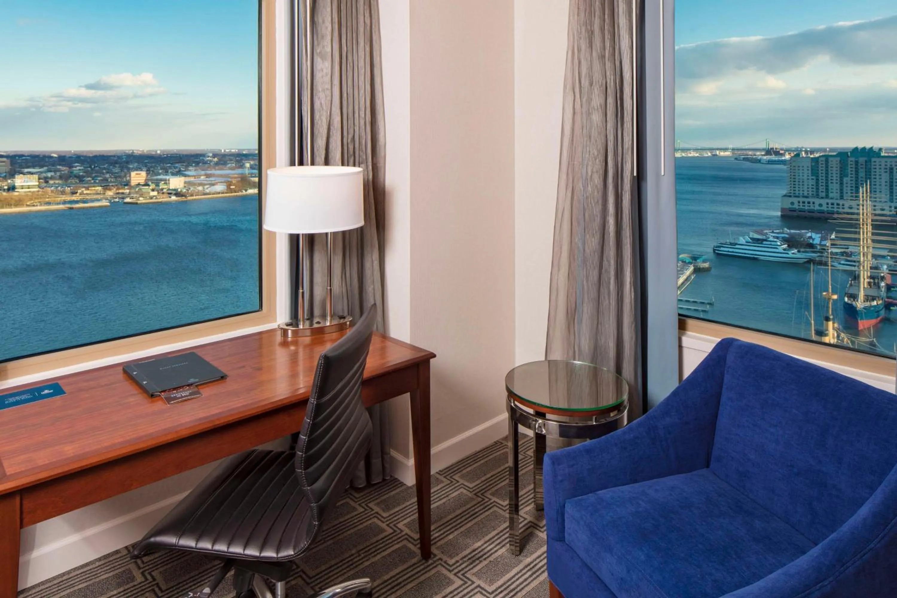 Bedroom in Hilton Philadelphia at Penn's Landing