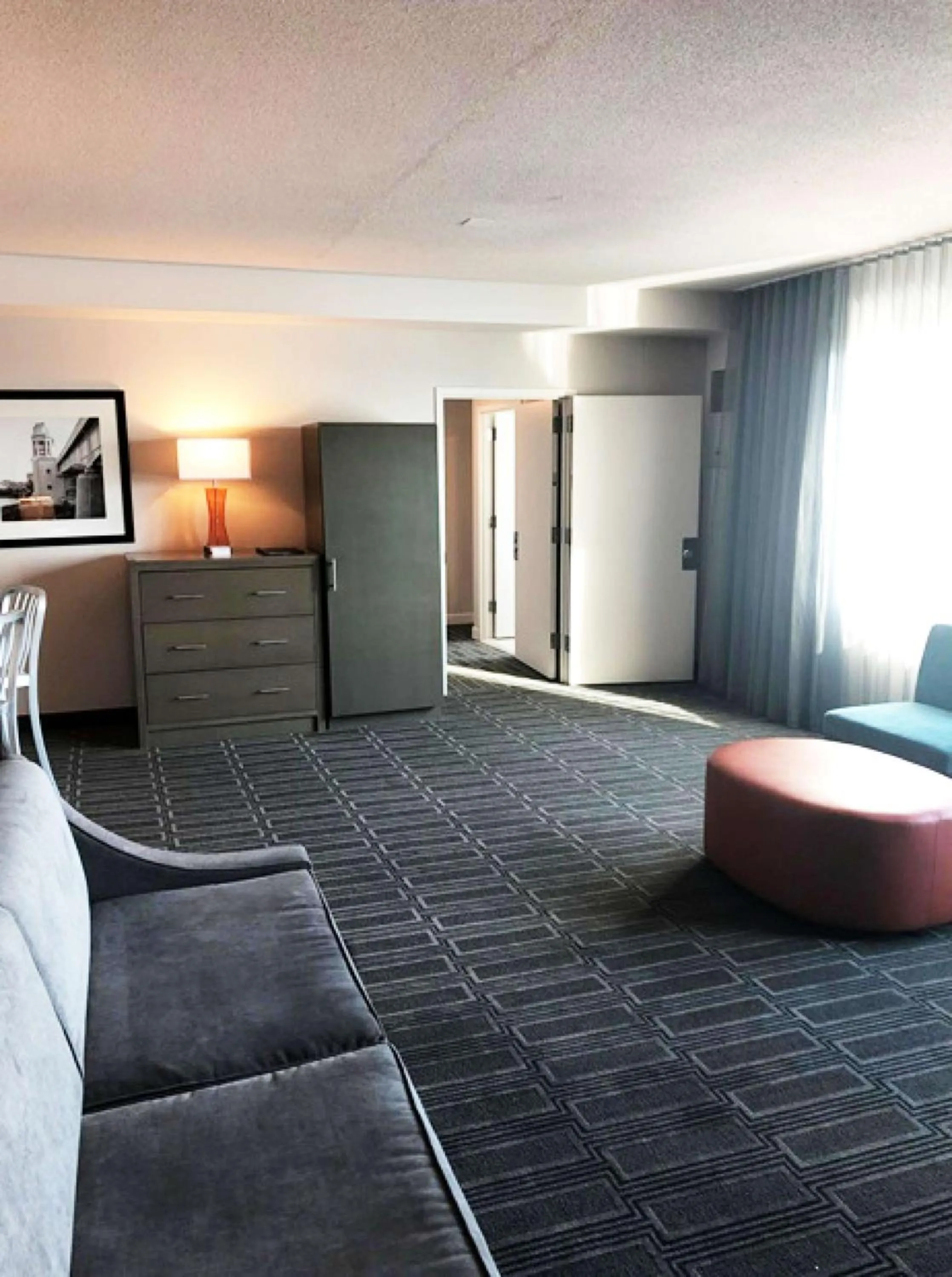 Living room in Hilton Philadelphia at Penn's Landing