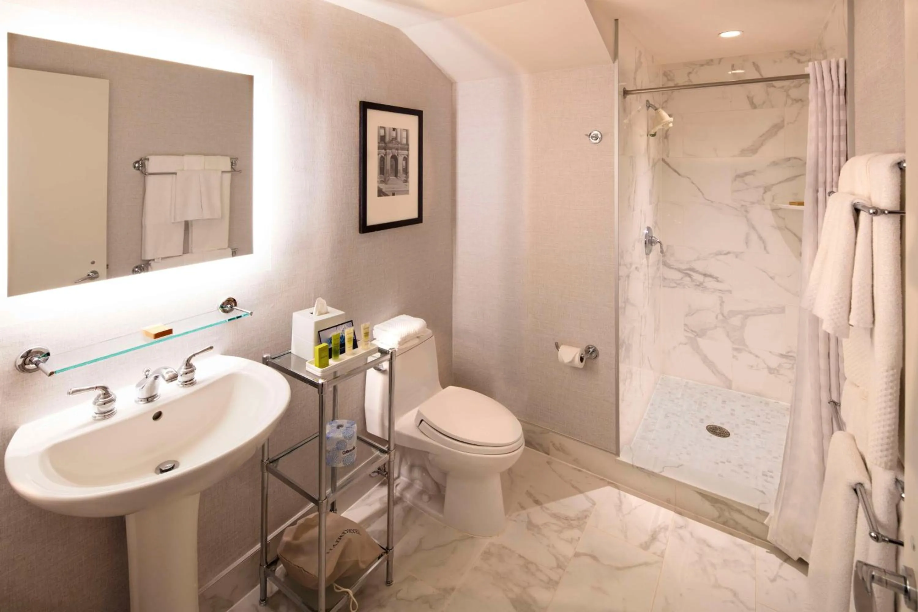 Living room in Hilton Philadelphia at Penn's Landing