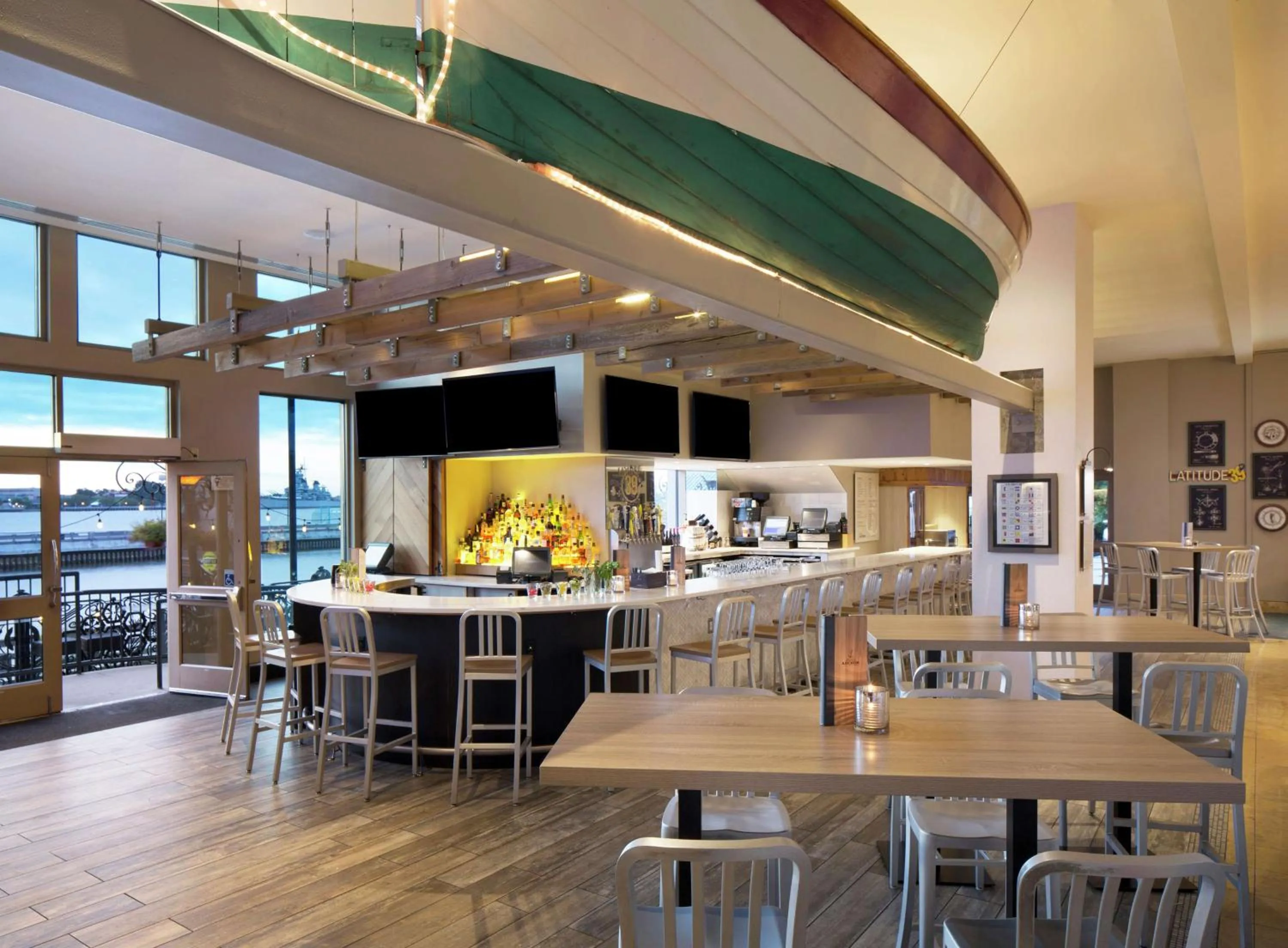 Restaurant/places to eat in Hilton Philadelphia at Penn's Landing