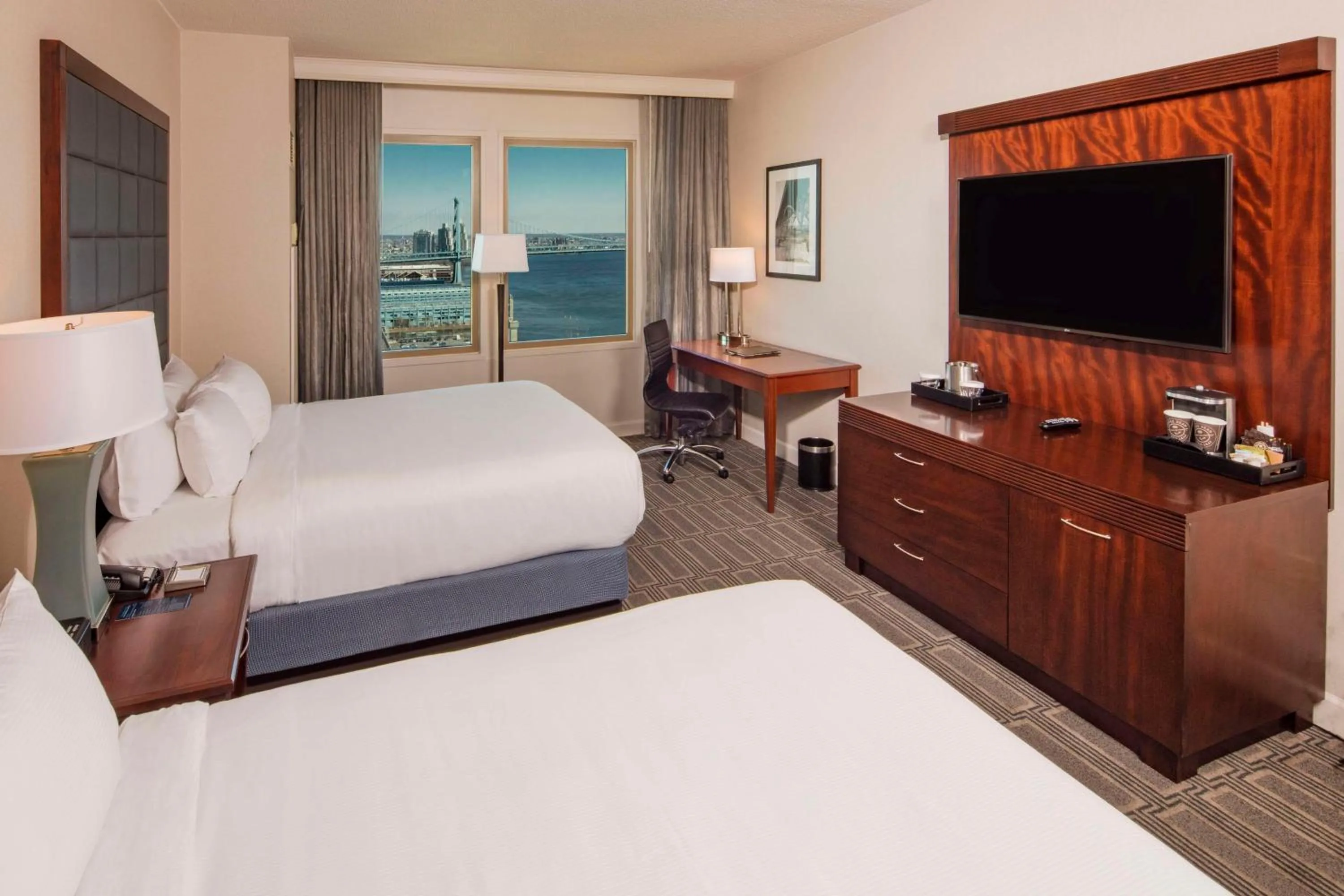 Bedroom, Bed in Hilton Philadelphia at Penn's Landing