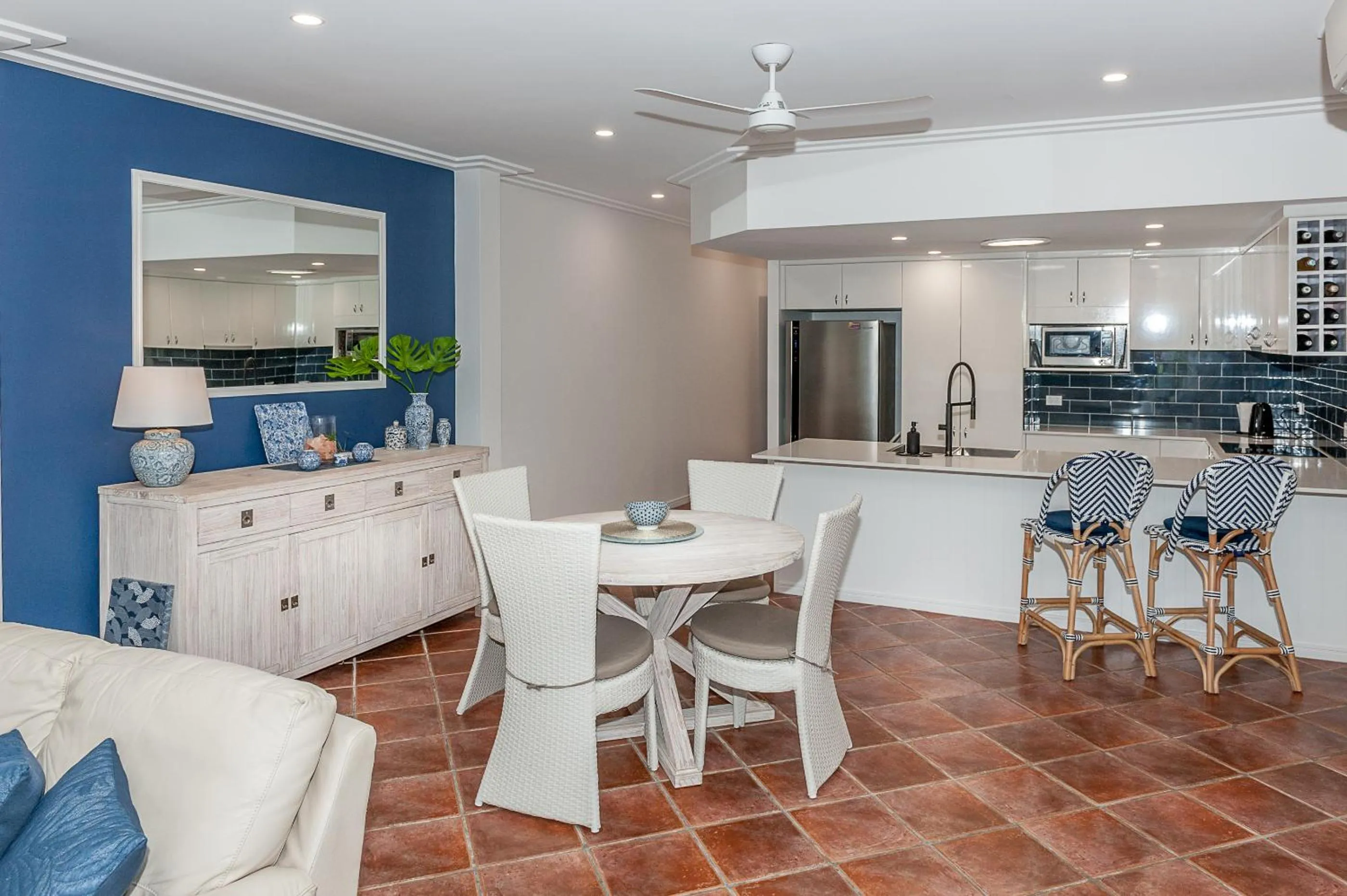 Dining area in Oasis at Palm Cove