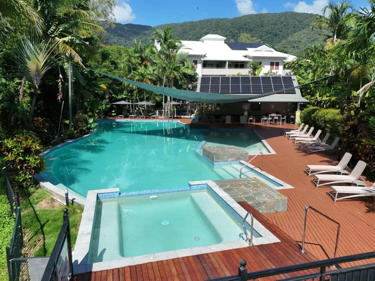 Swimming pool in Oasis at Palm Cove