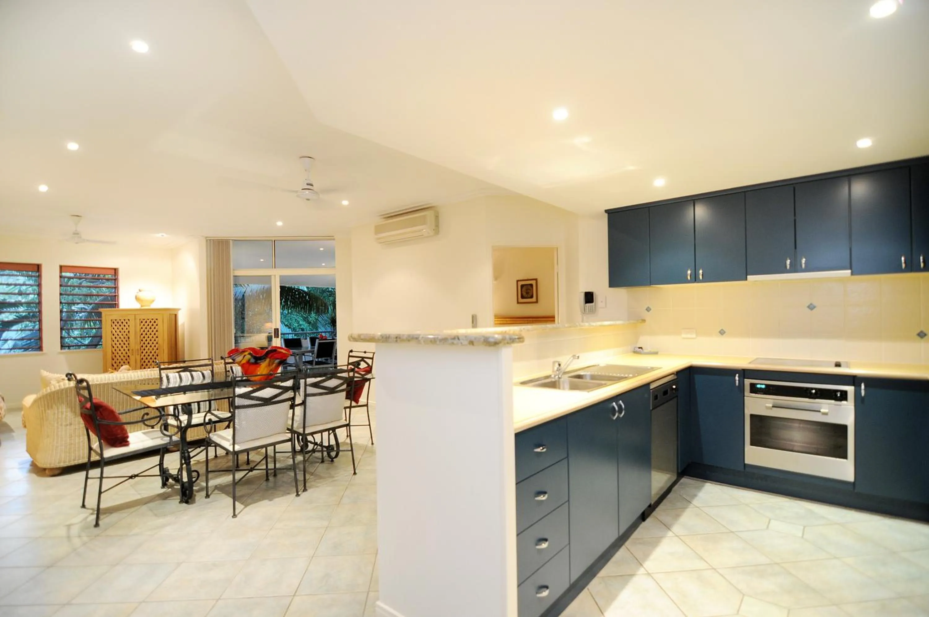 Kitchen or kitchenette in Oasis at Palm Cove
