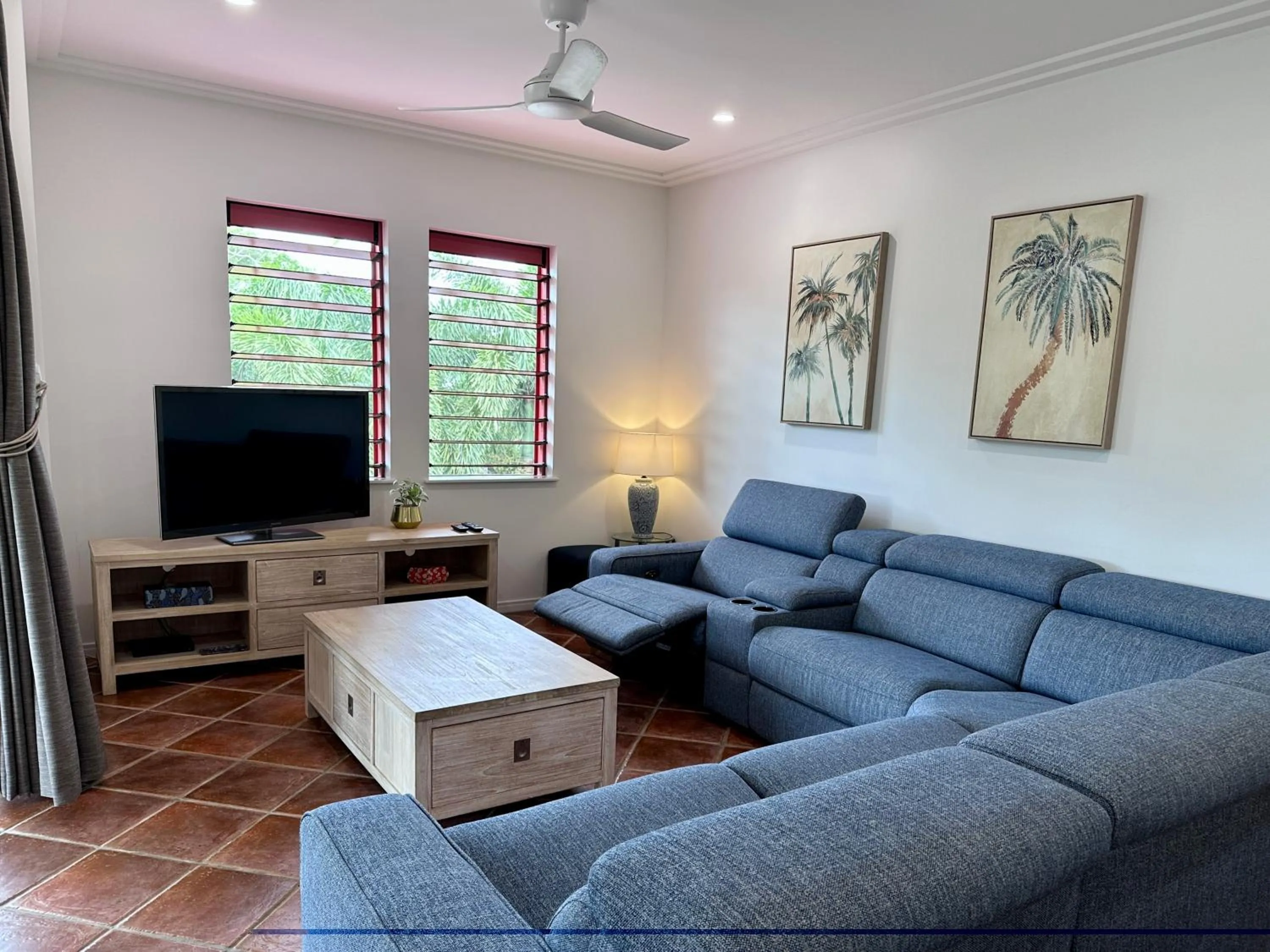 TV and multimedia in Oasis at Palm Cove