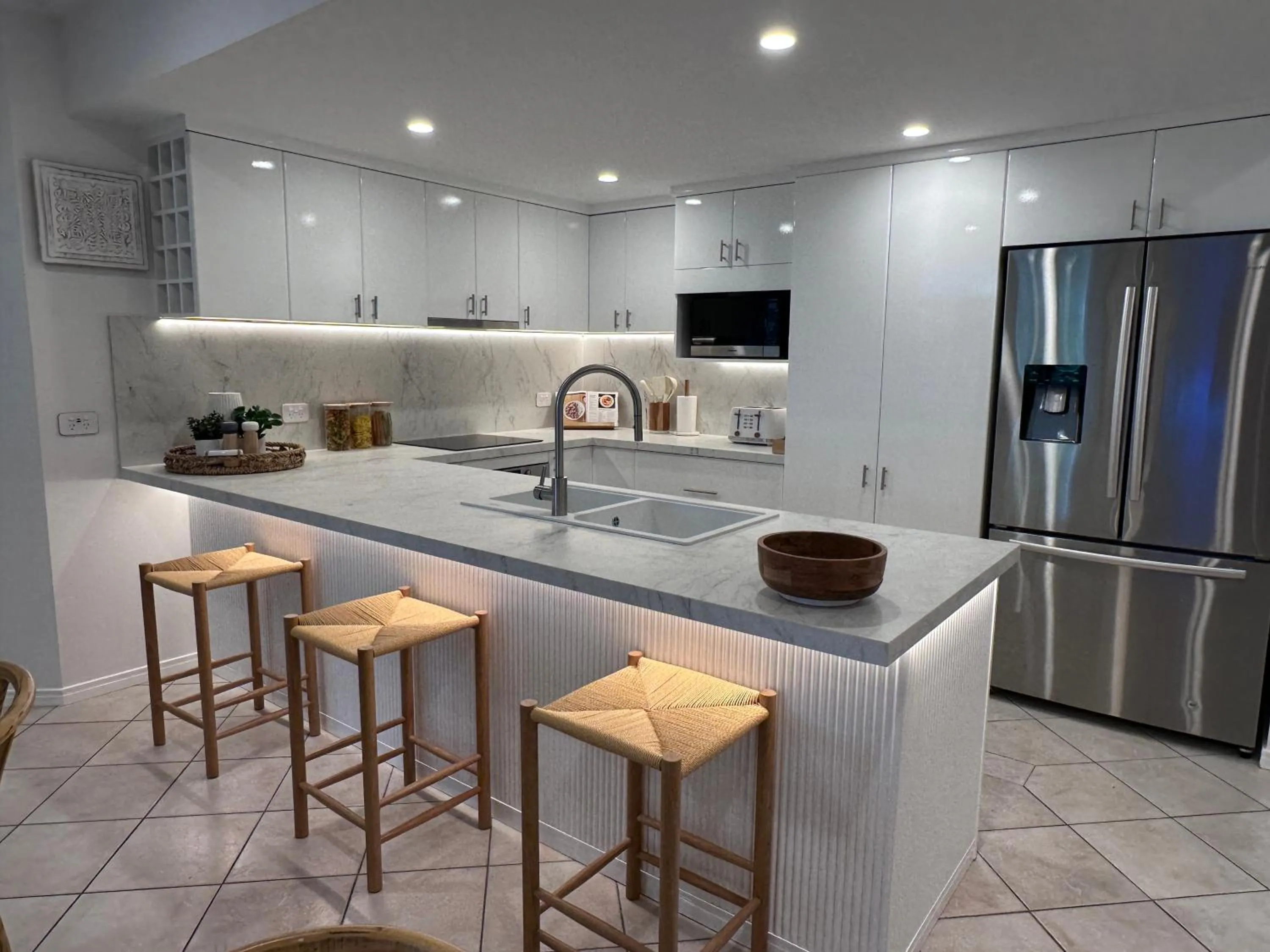 Kitchen or kitchenette in Oasis at Palm Cove