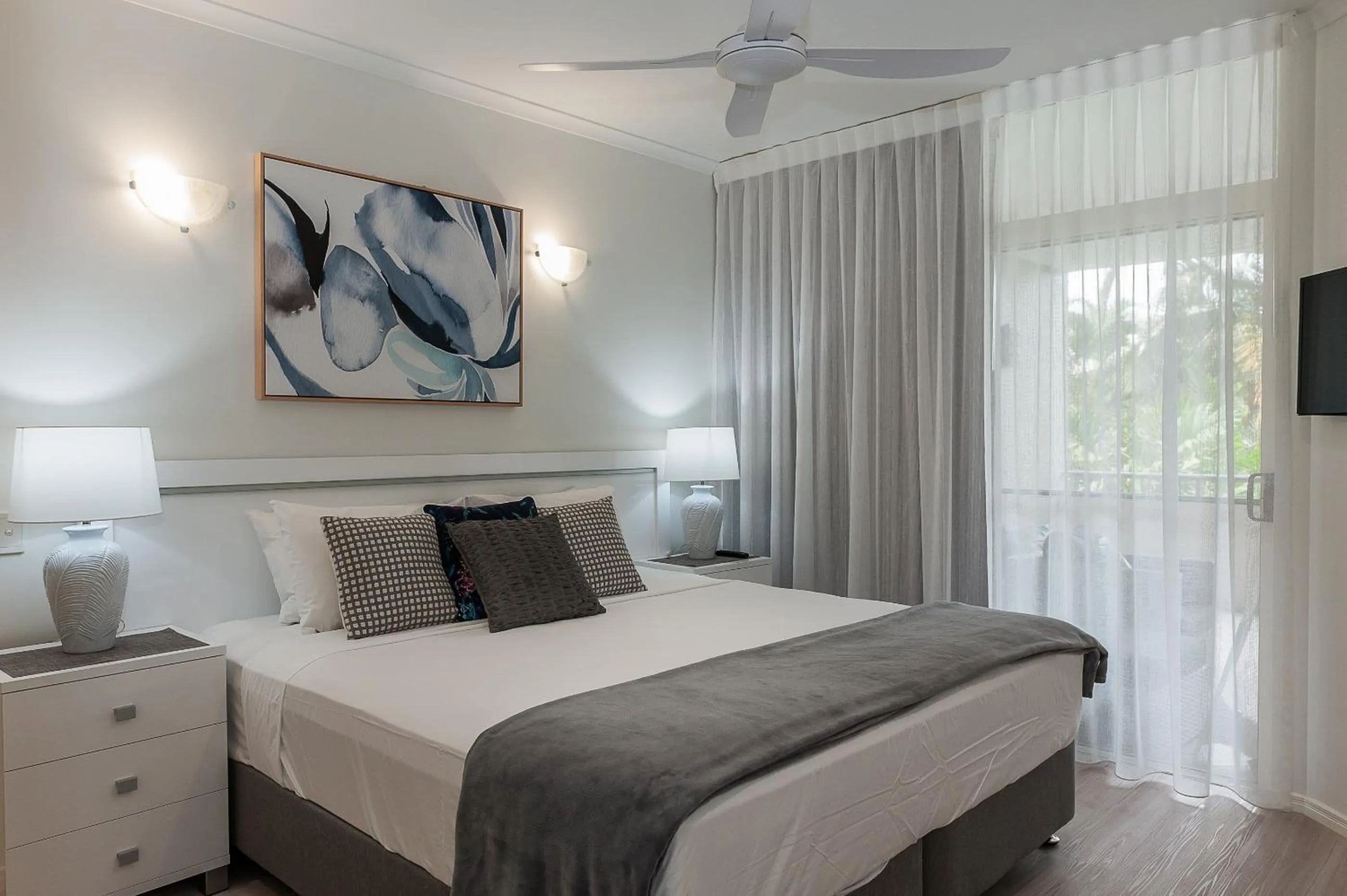 Bedroom, Bed in Oasis at Palm Cove