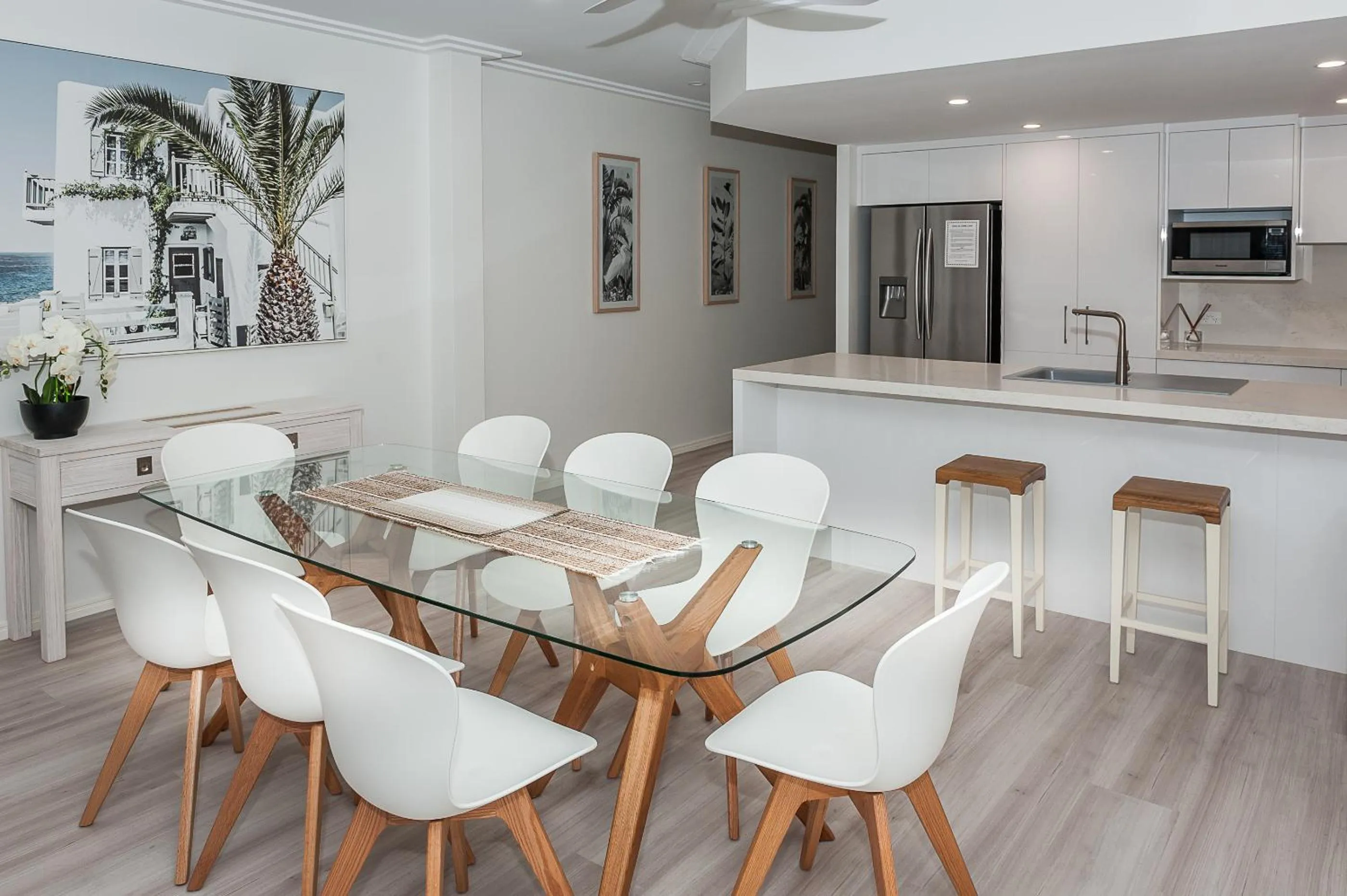Dining area in Oasis at Palm Cove