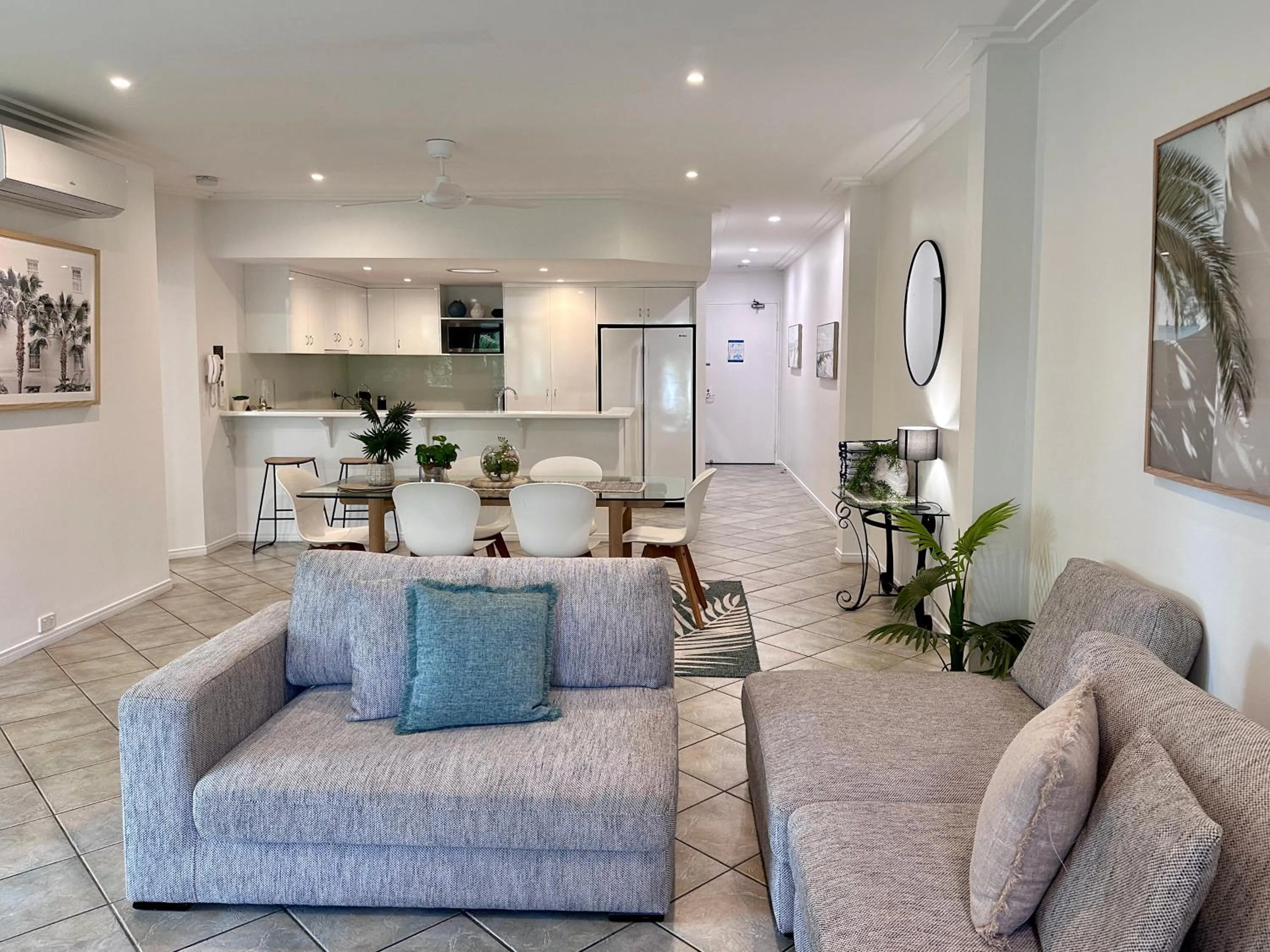 Kitchen or kitchenette in Oasis at Palm Cove