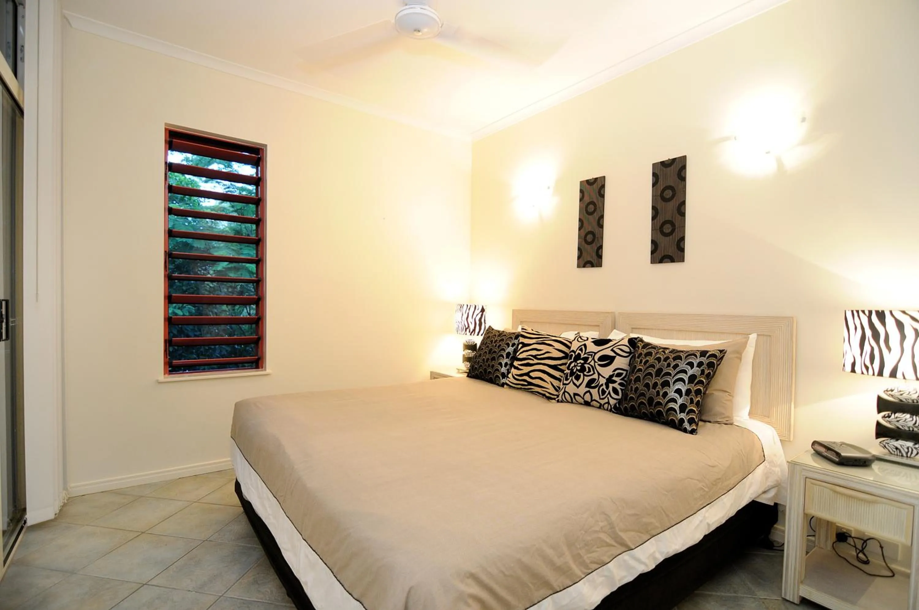 Bedroom, Bed in Oasis at Palm Cove