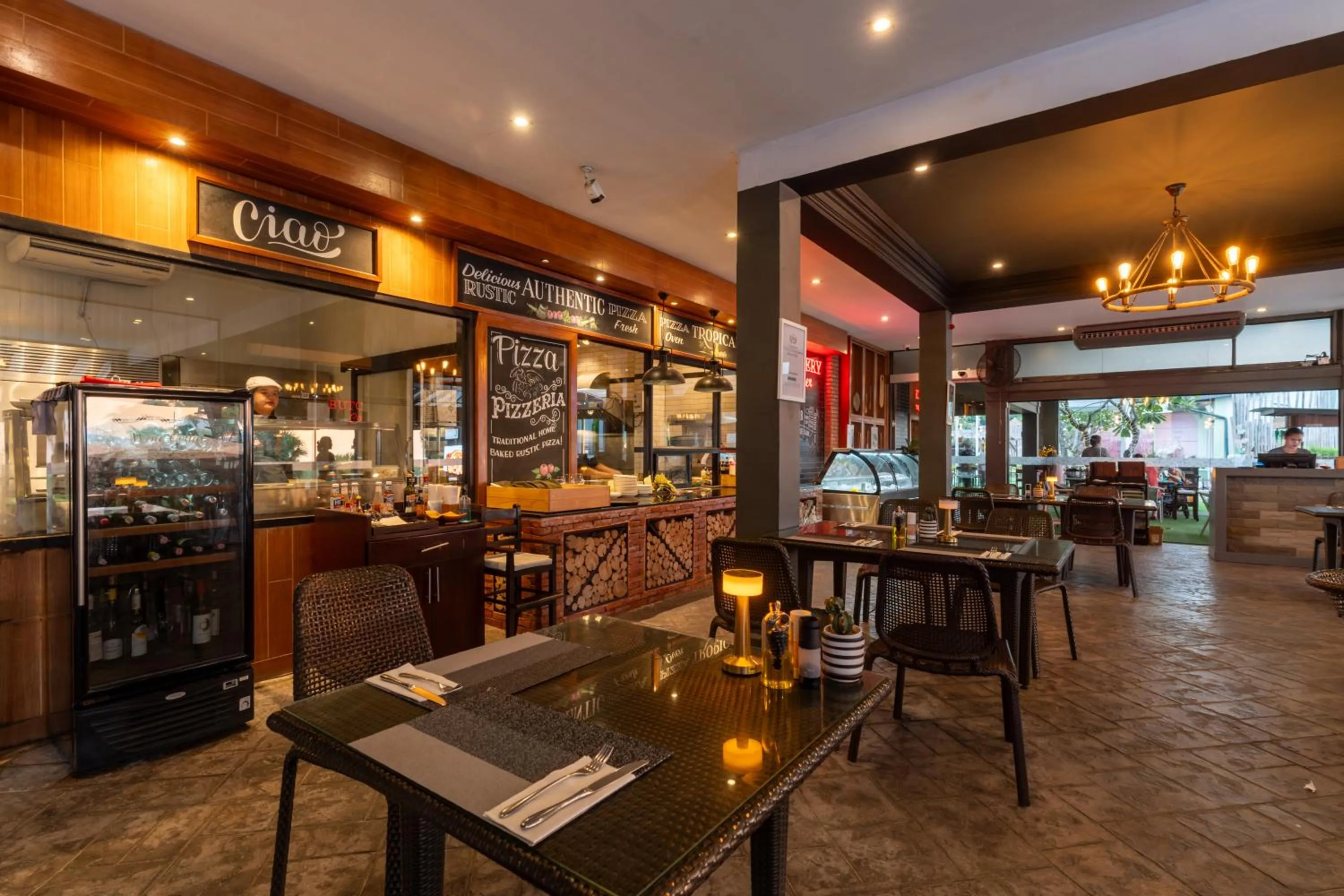 Restaurant/places to eat in Thavorn Palm Beach Resort Phuket