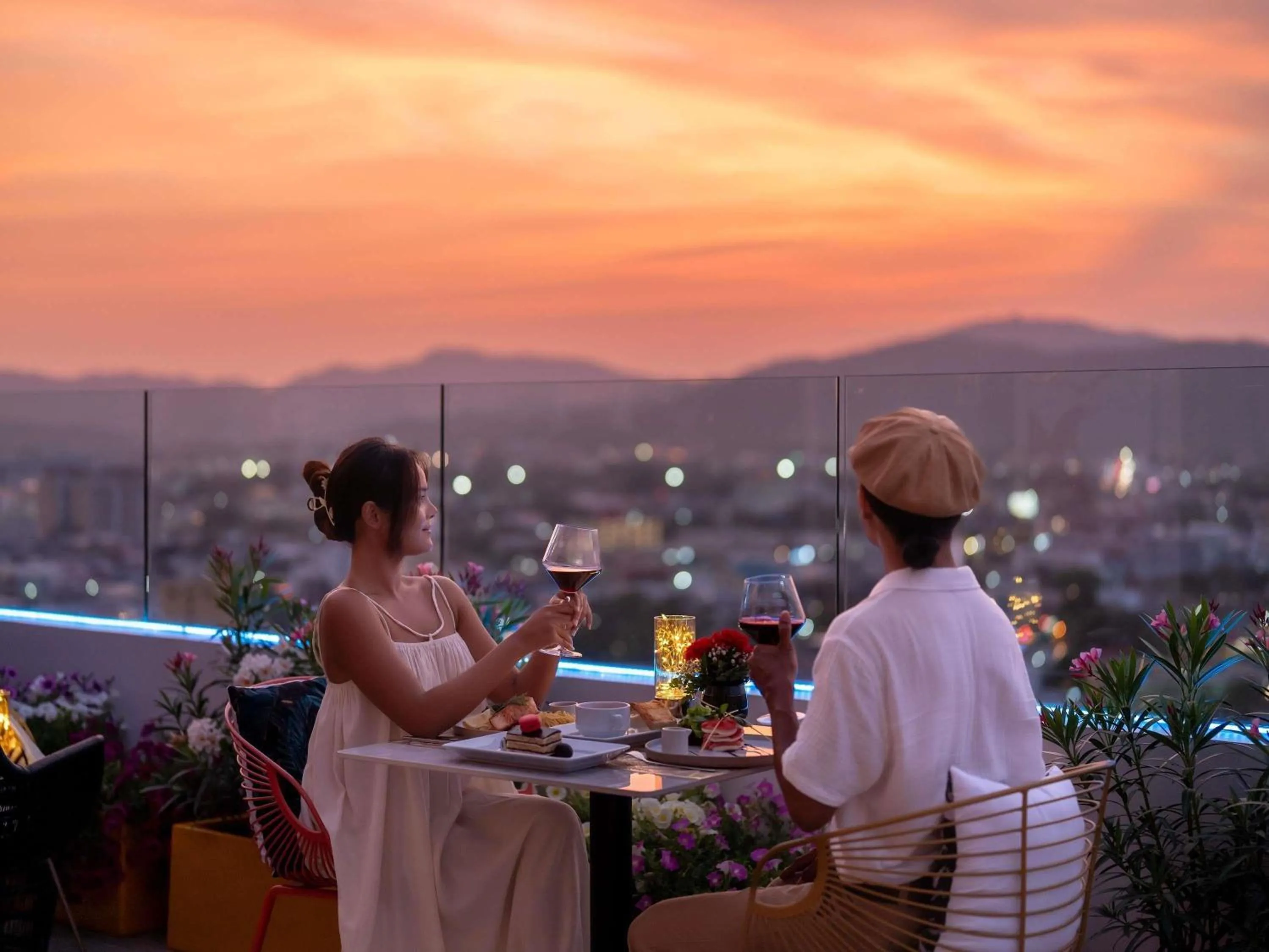 Lounge or bar in Novotel Phuket City Phokeethra