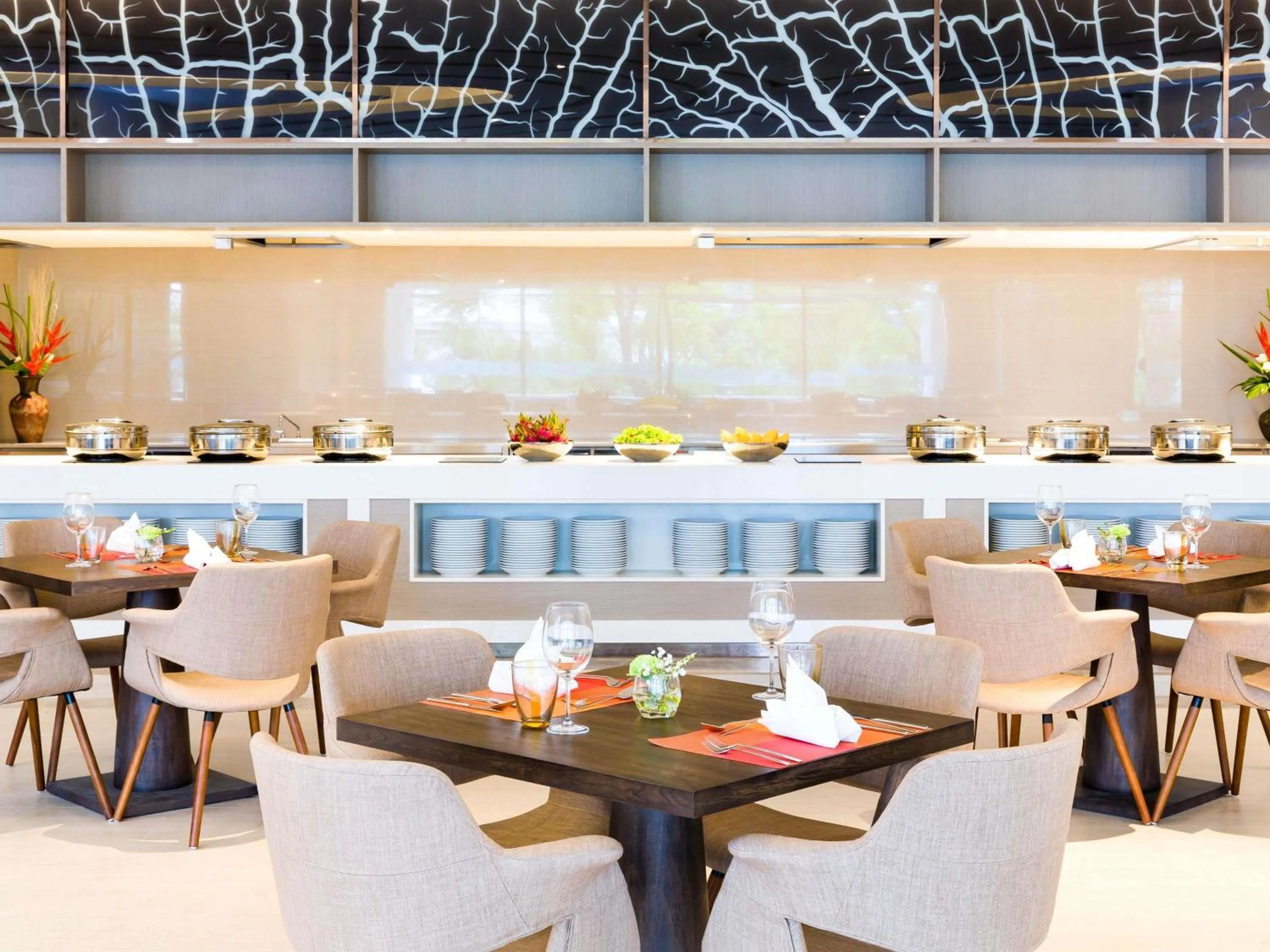 Restaurant/places to eat in Novotel Phuket City Phokeethra