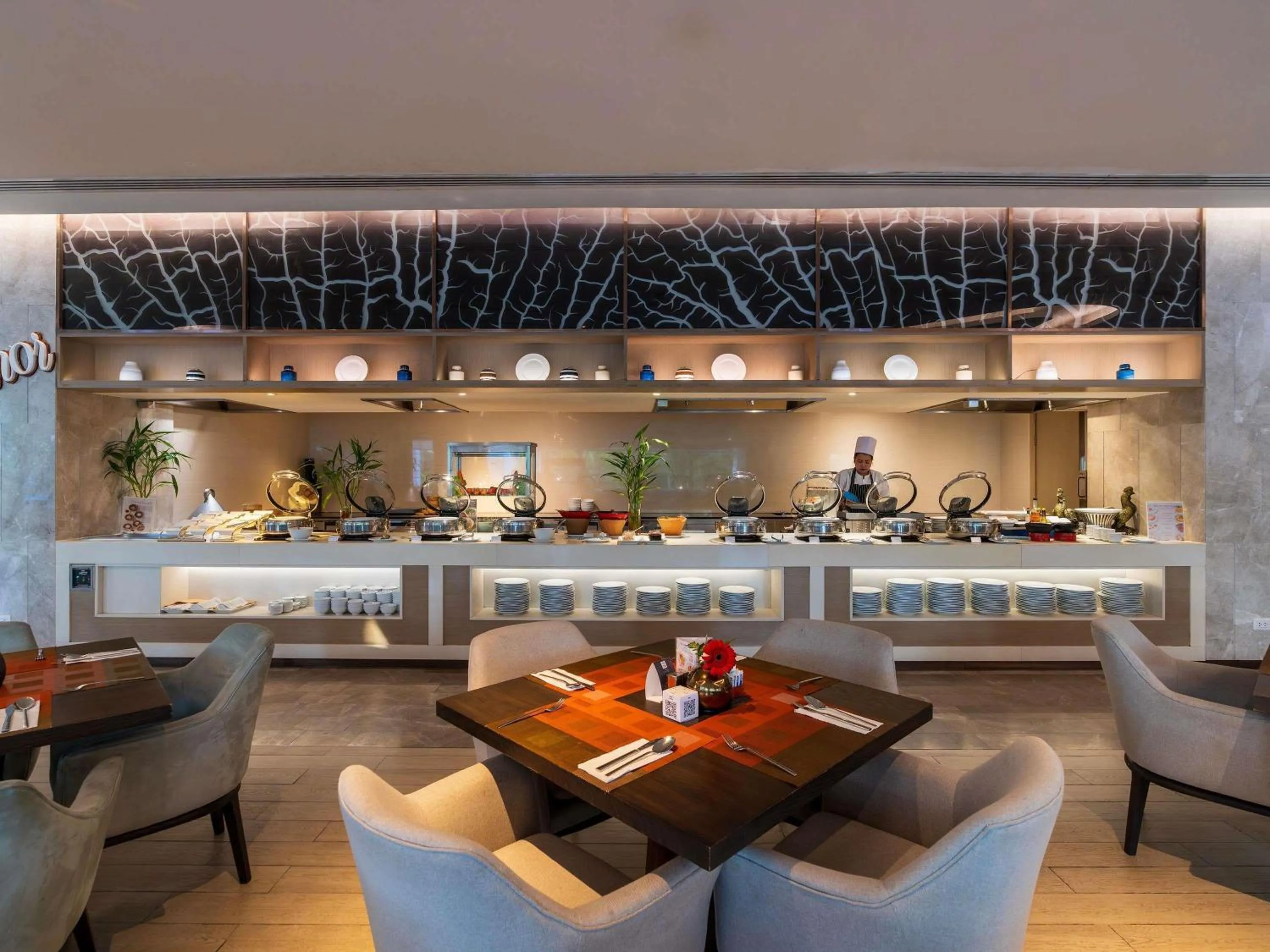 Restaurant/places to eat in Novotel Phuket City Phokeethra