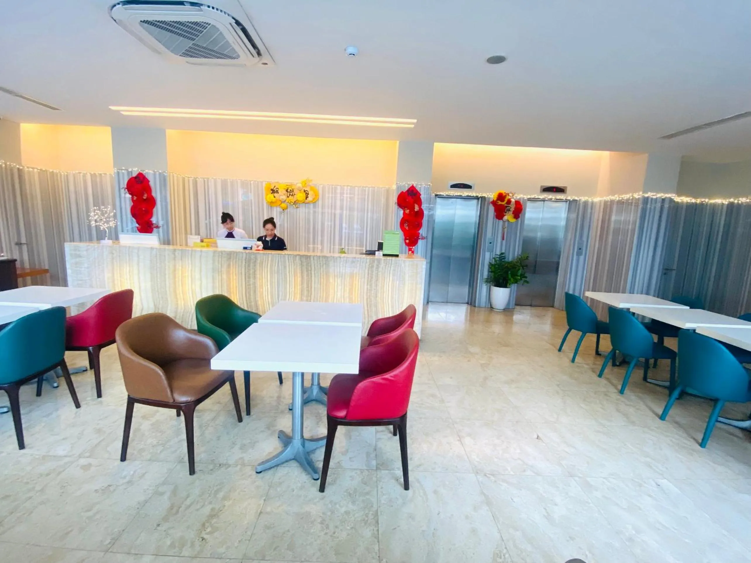 Restaurant/places to eat in Liberty Hotel Saigon Greenview