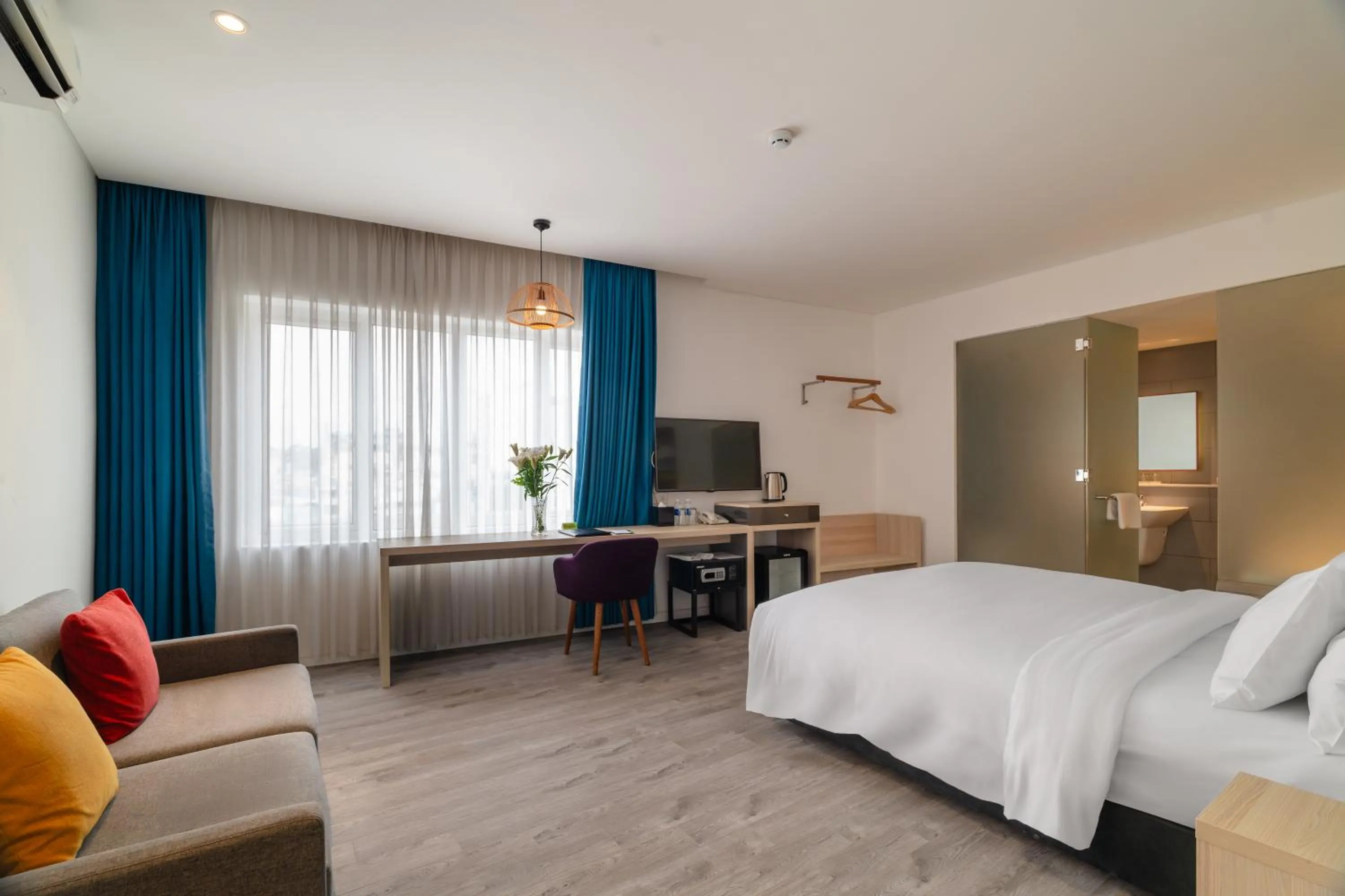 Bedroom, Bed in Liberty Hotel Saigon Greenview