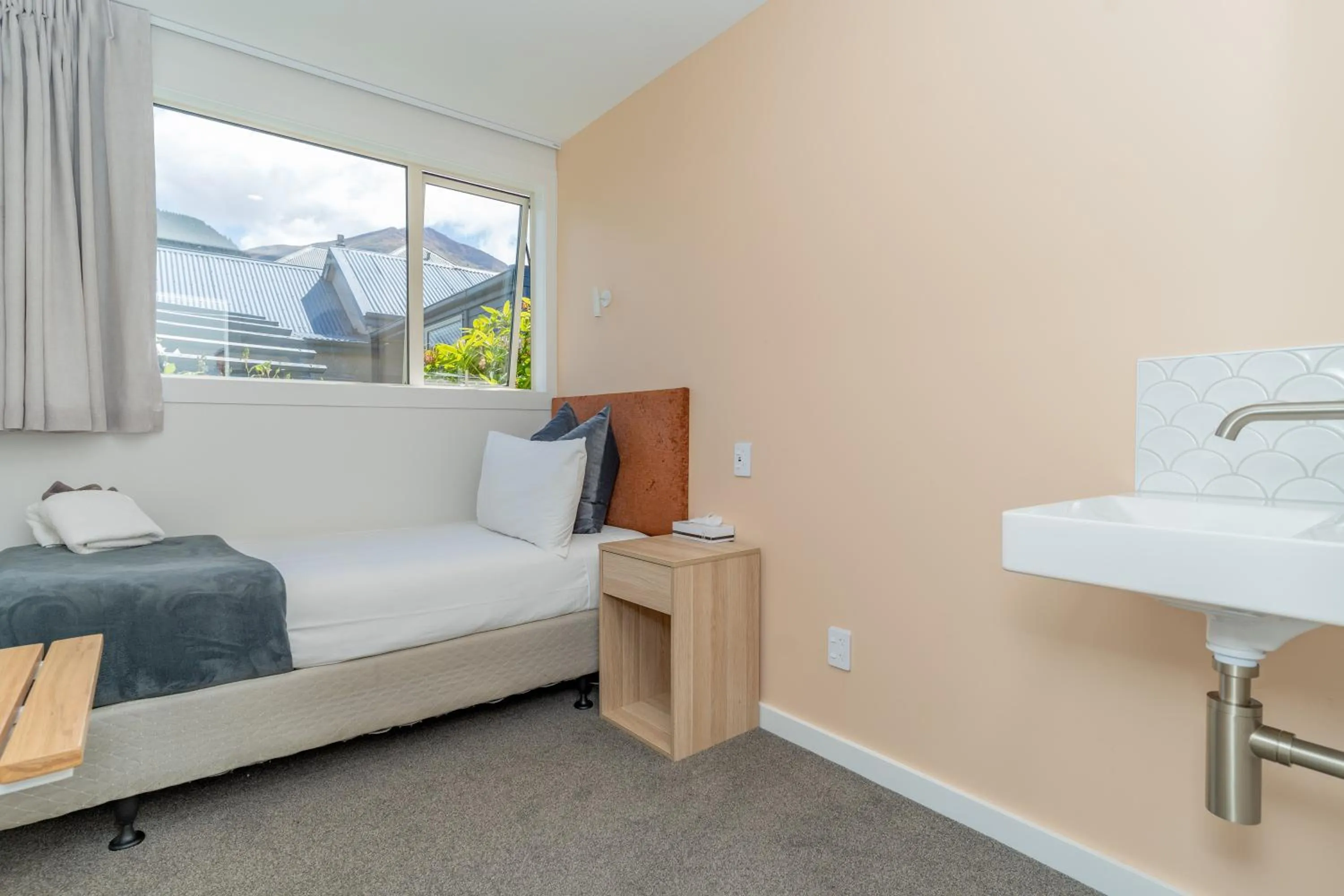 Bedroom, Bed in Melbourne Lodge Queenstown
