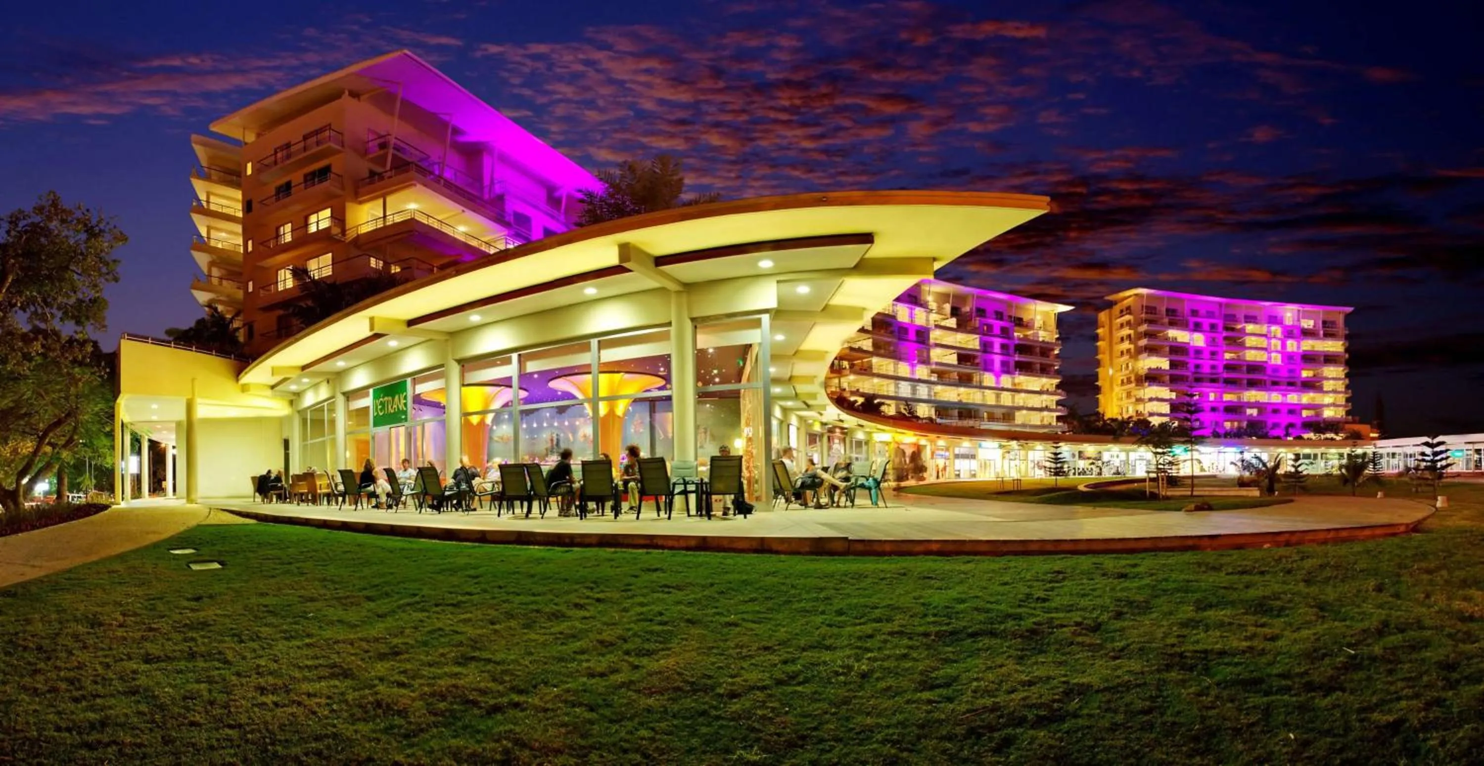 Restaurant/places to eat in Hilton Noumea La Promenade Residences