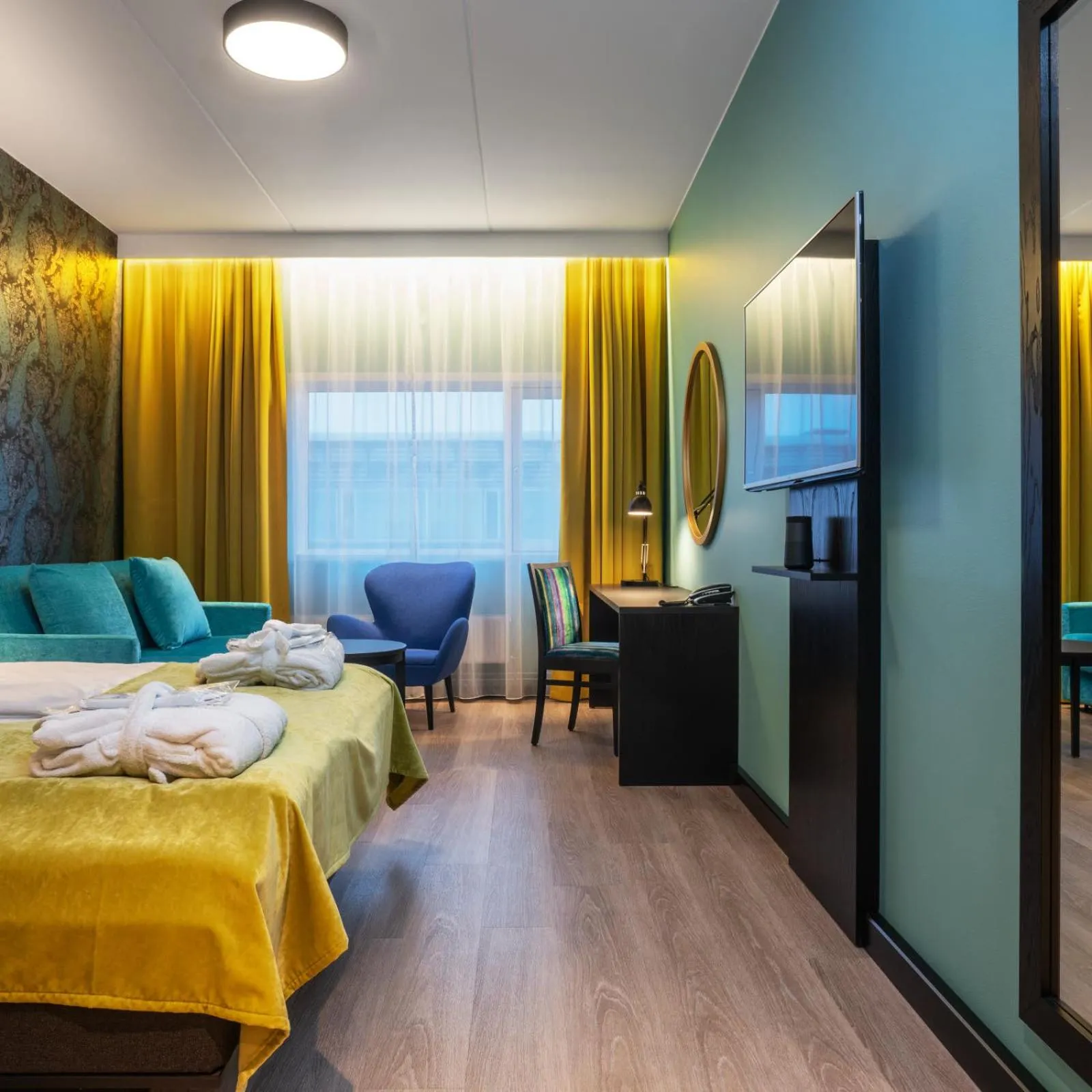 Living room, Bed in Thon Hotel Oslo Airport