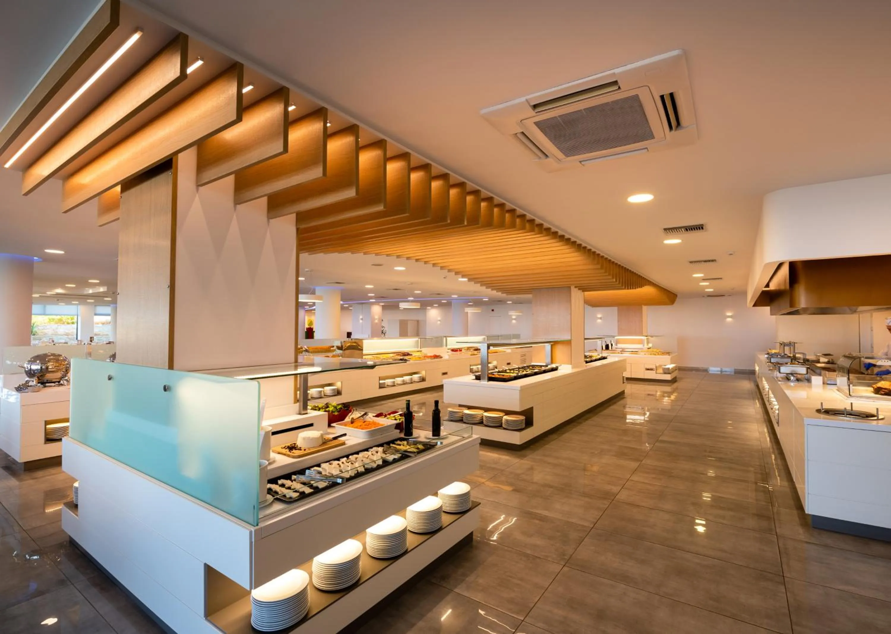 Breakfast in Grand Hotel Holiday Resort