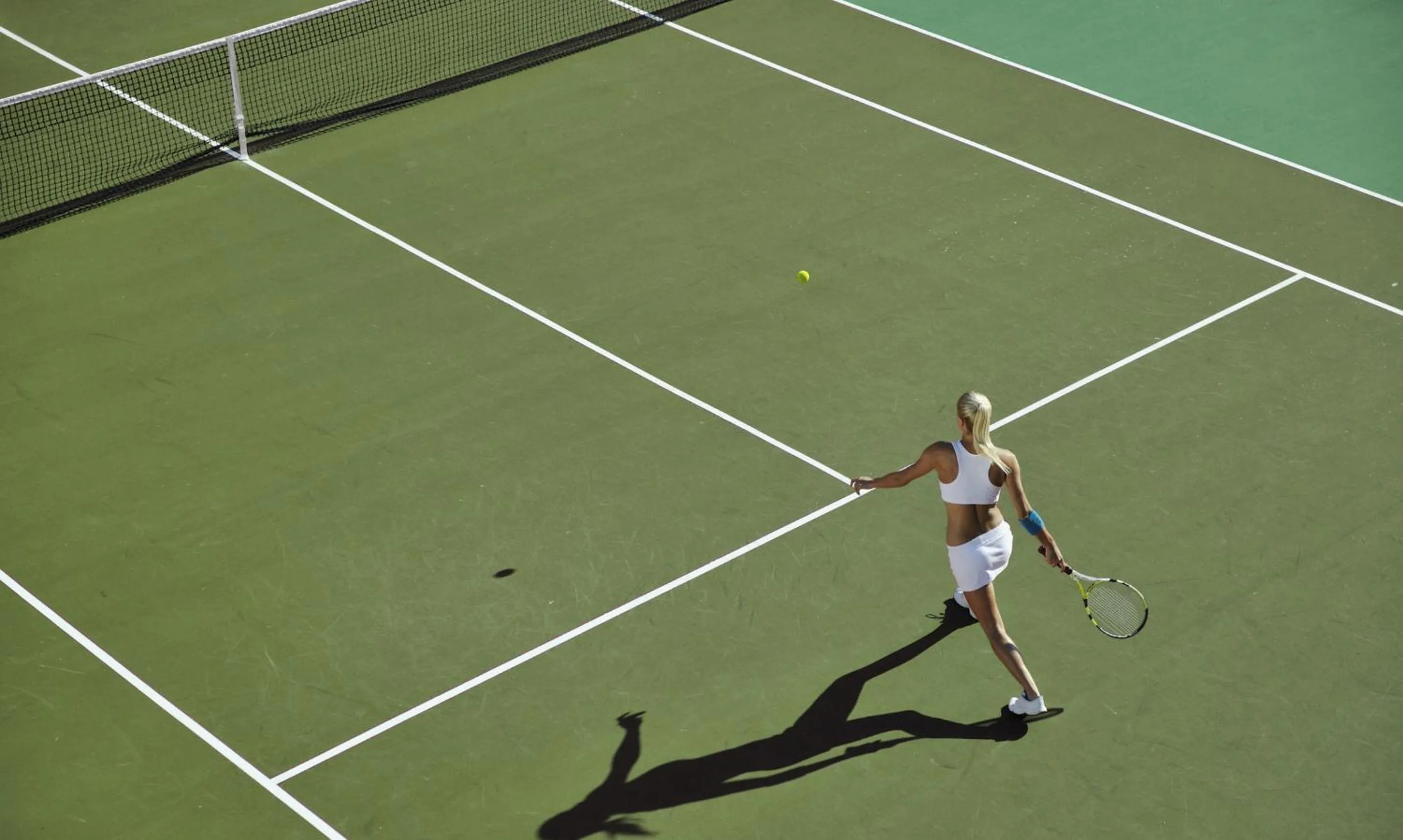 Tennis court in Grand Hotel Holiday Resort