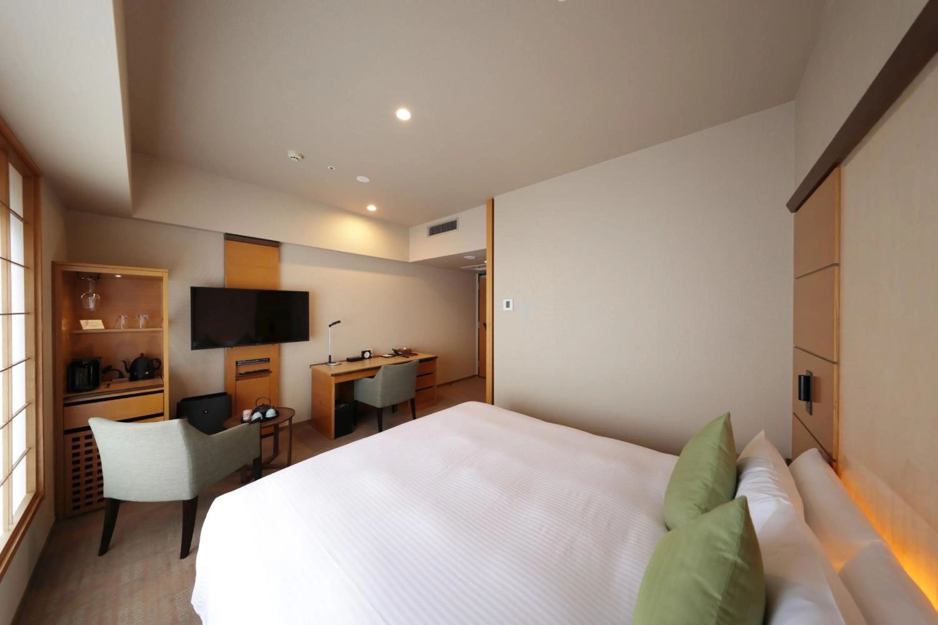 Photo of the whole room, Bed in Hotel Niwa Tokyo