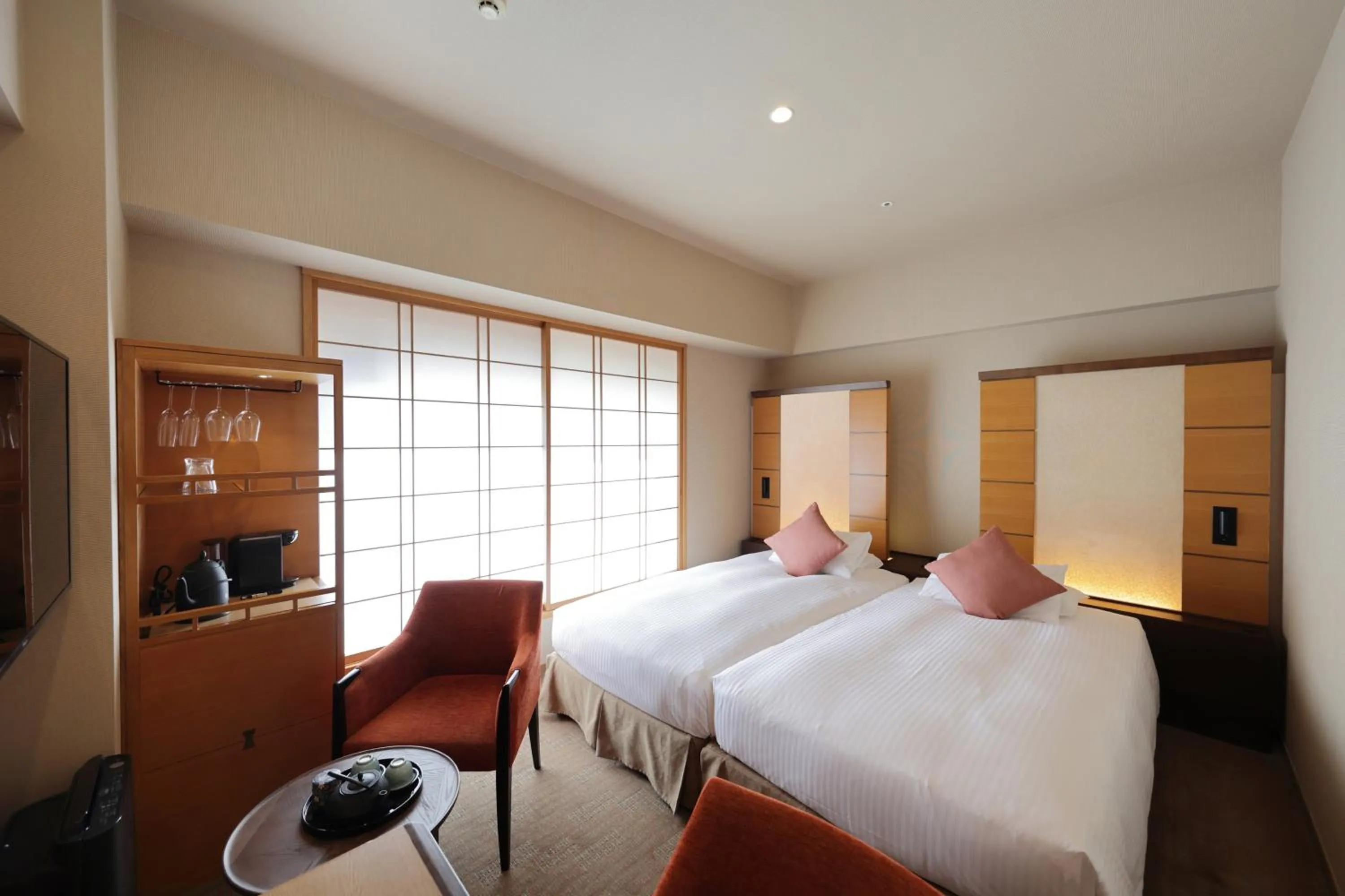 Bed in Hotel Niwa Tokyo