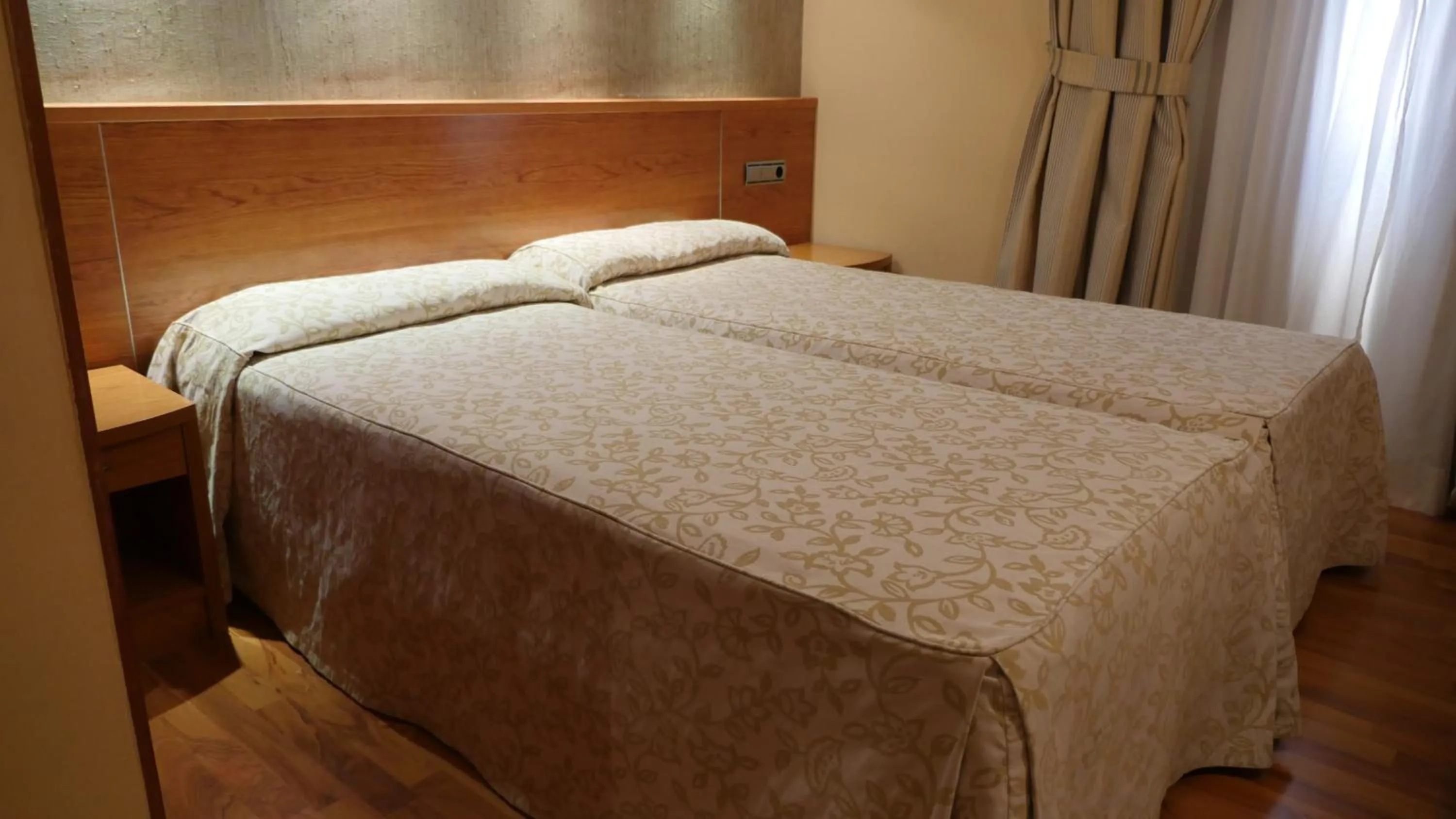 Bedroom, Bed in Hotel Rusadir