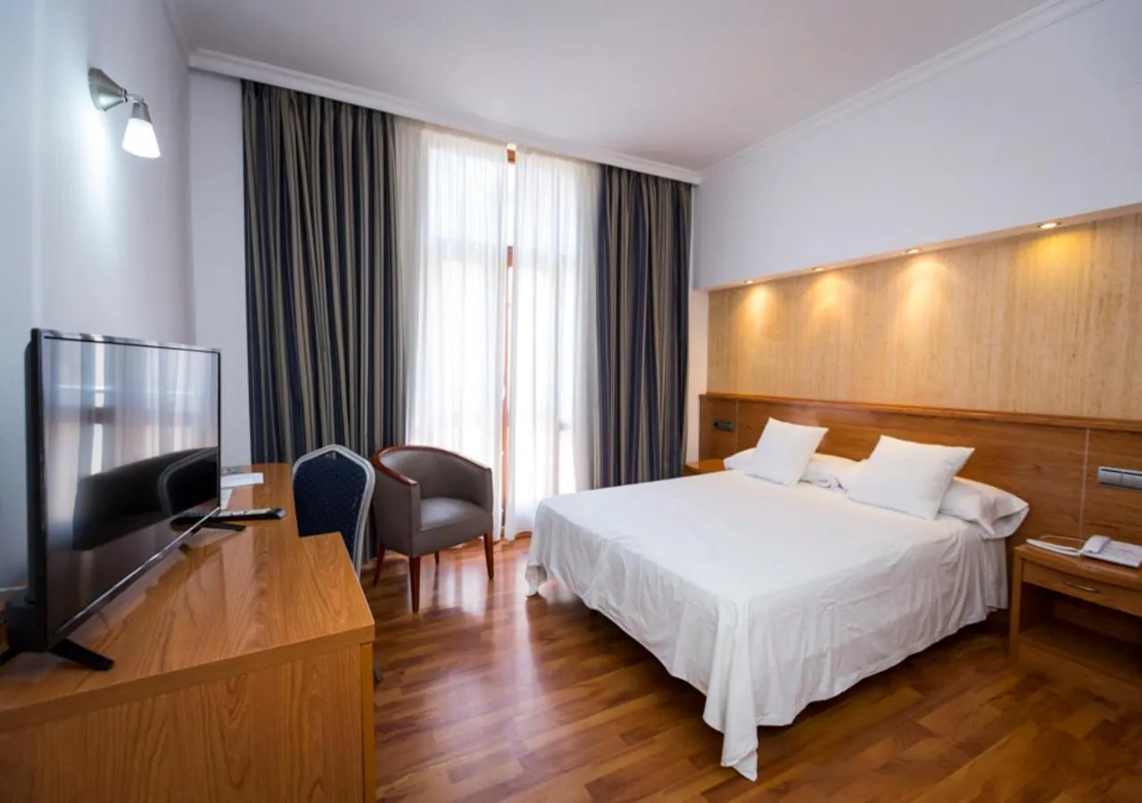 Bedroom, Bed in Hotel Rusadir