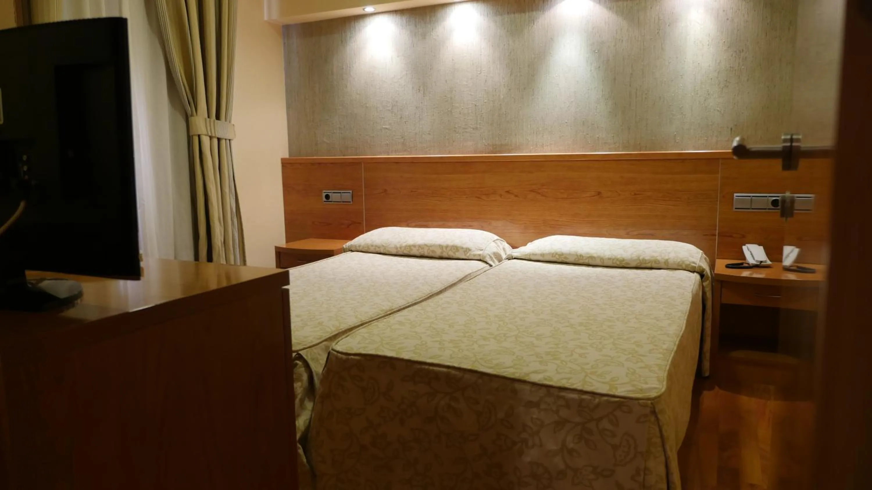 Photo of the whole room, Bed in Hotel Rusadir