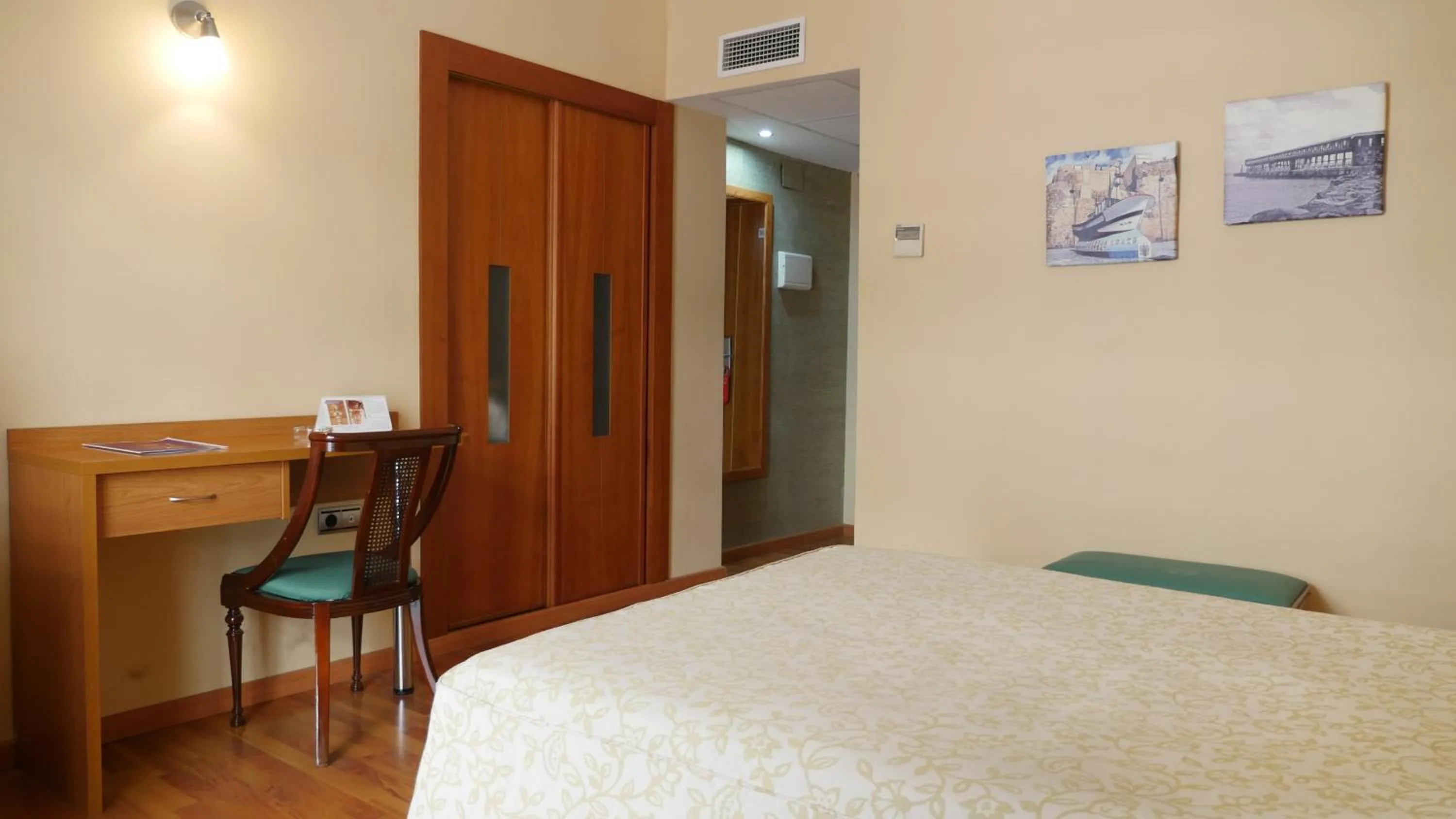 Bed in Hotel Rusadir