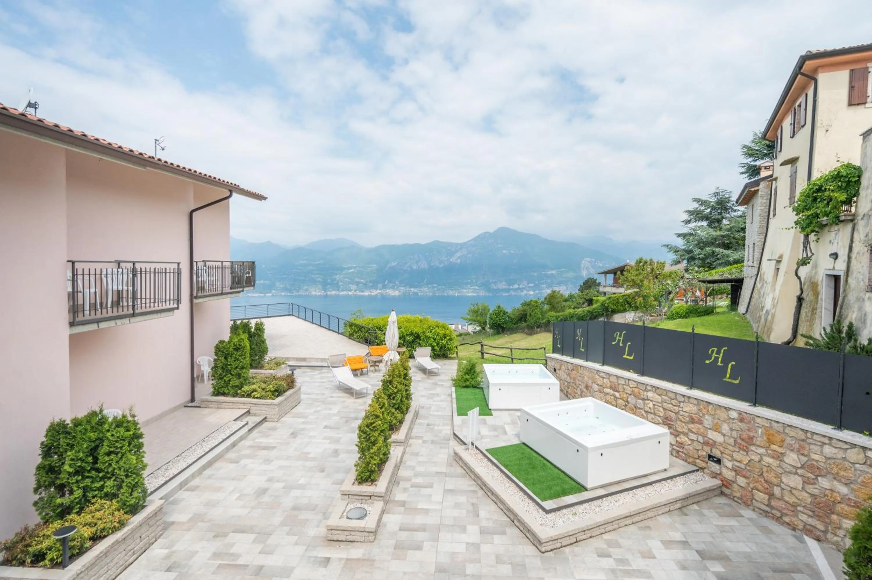 Balcony/Terrace, Mountain View in Hotel Laguna