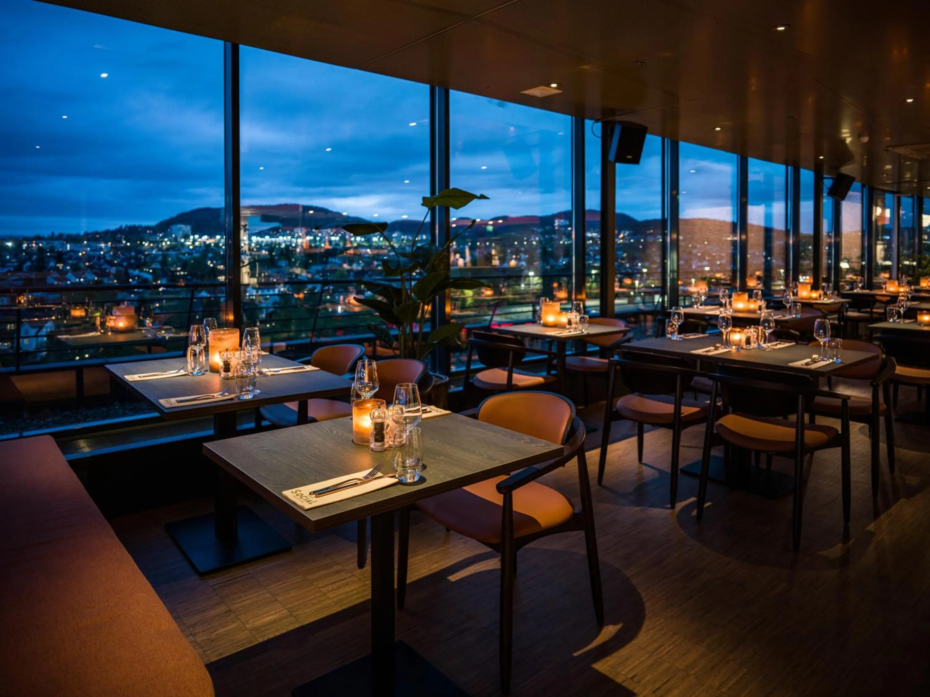 Restaurant/places to eat in Quality Hotel 33